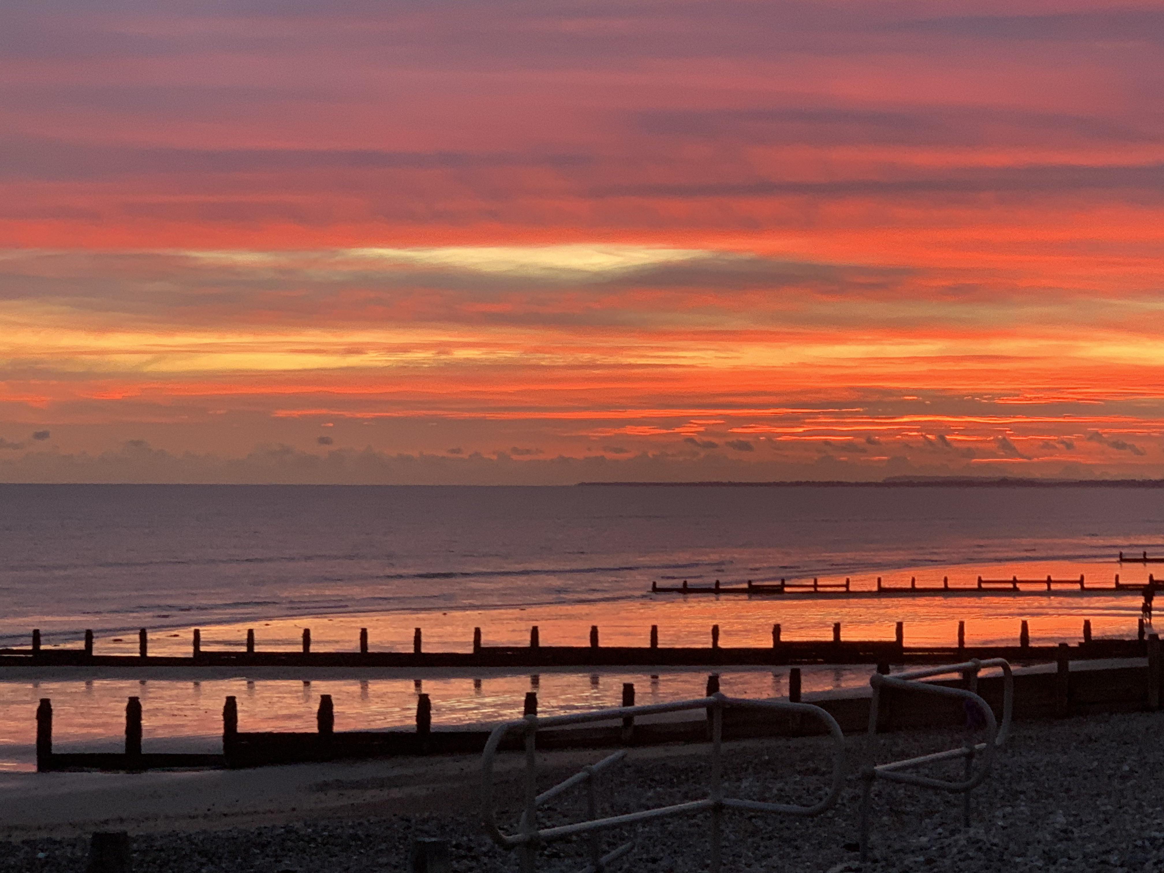 Sunset South of UK this evening. That is beautiful. r/CasualUK