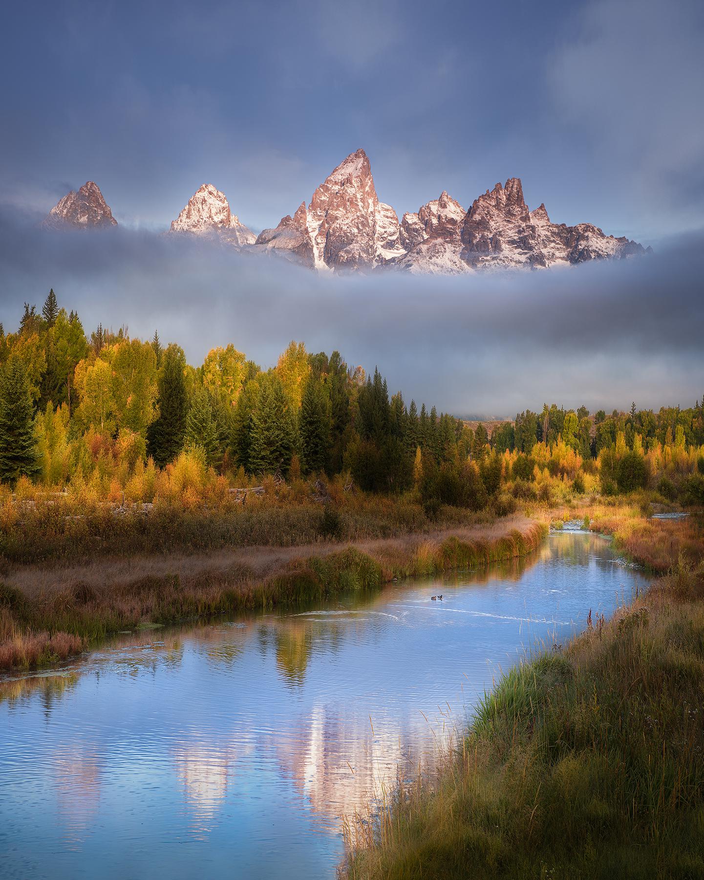 Foggy autumn morning in the Teton Valley, WY, USA [OC][1800x1200] r