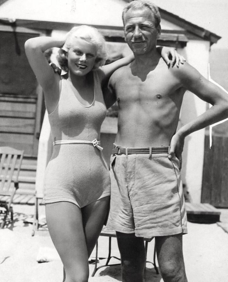 Jean Harlow and Carey Wilson enjoying the summer beach, 1932 r