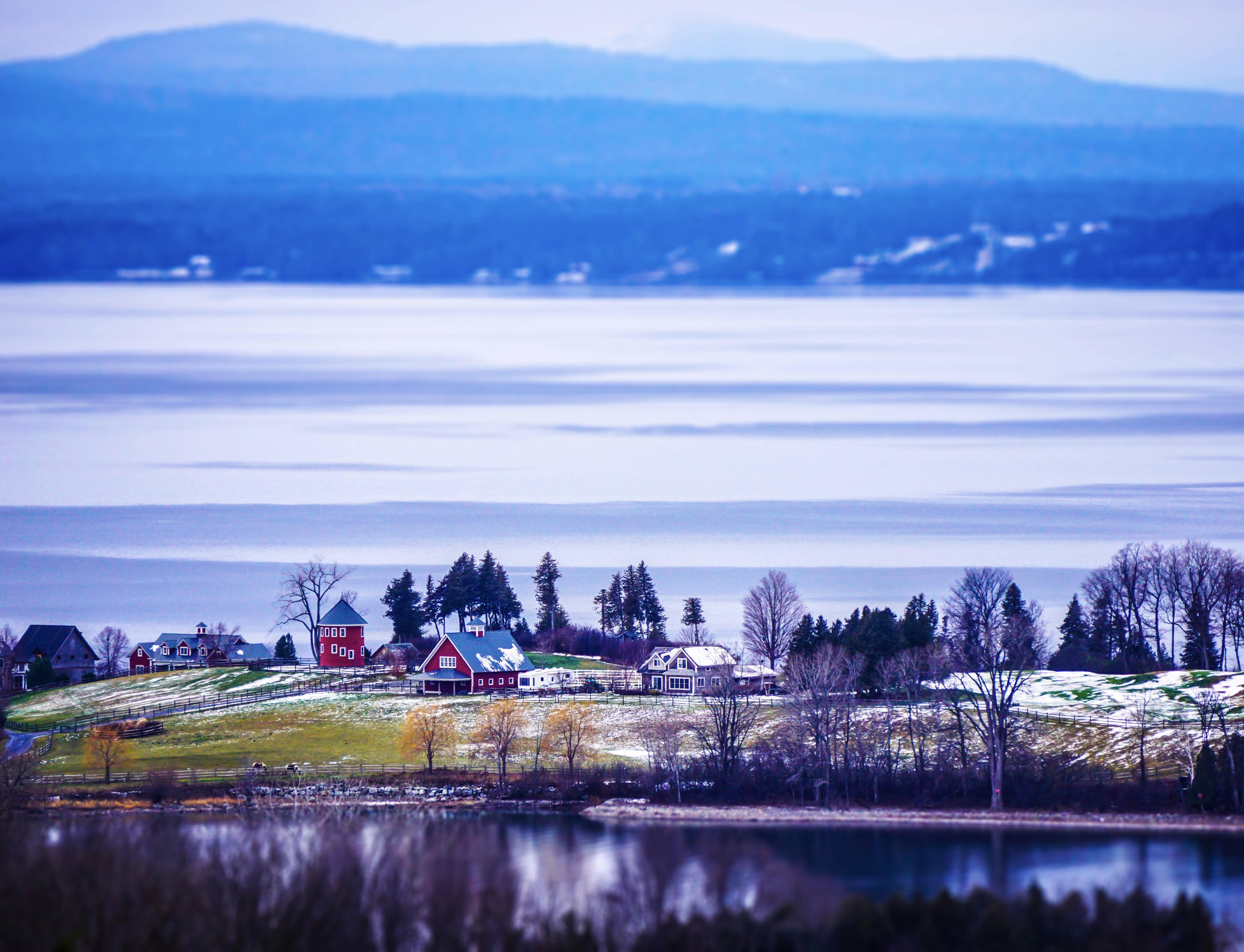 Beautiful island community on Lake Champlain, Vermont [5225x4000] [OC