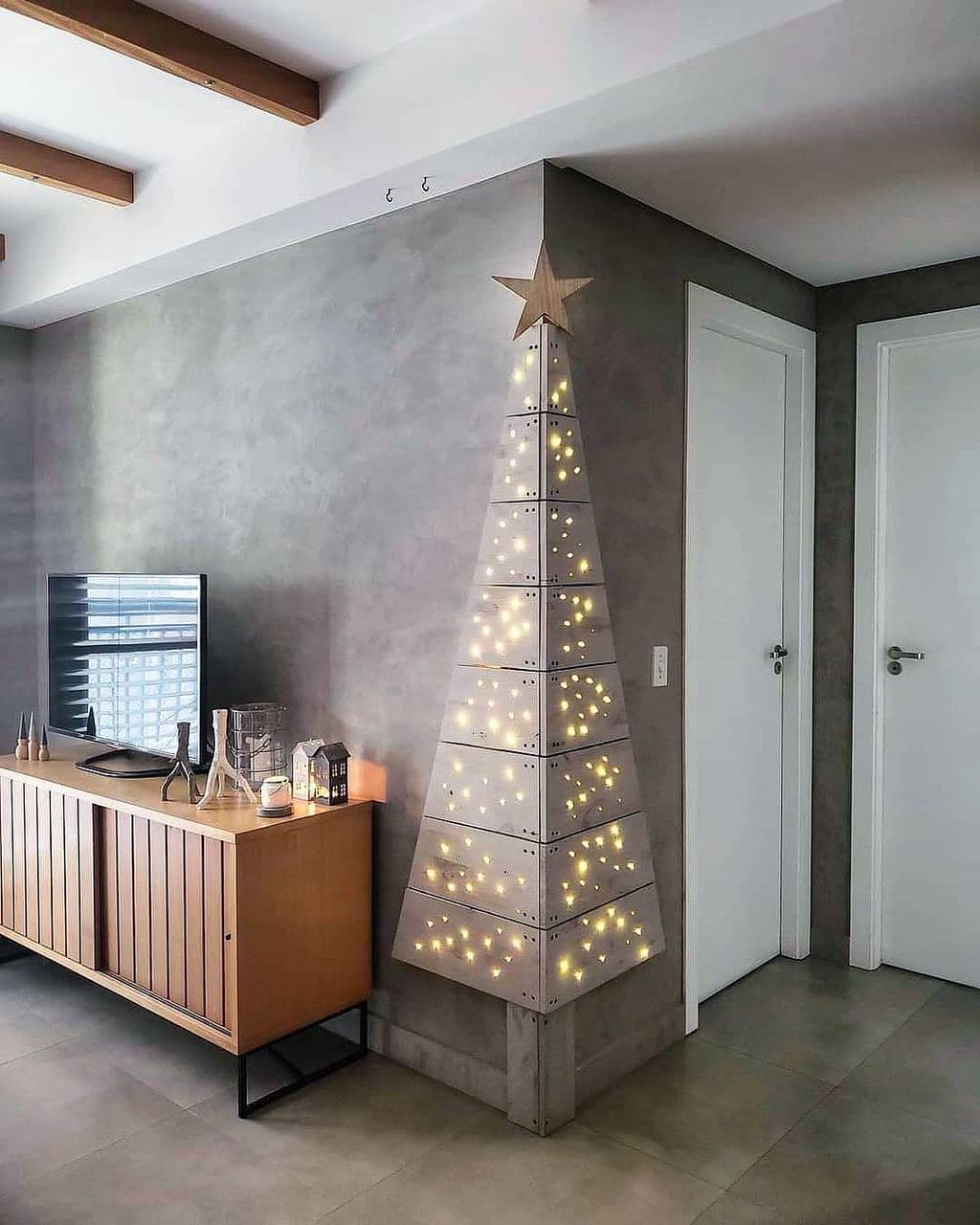 Christmas Tree on a Corner r/decoration