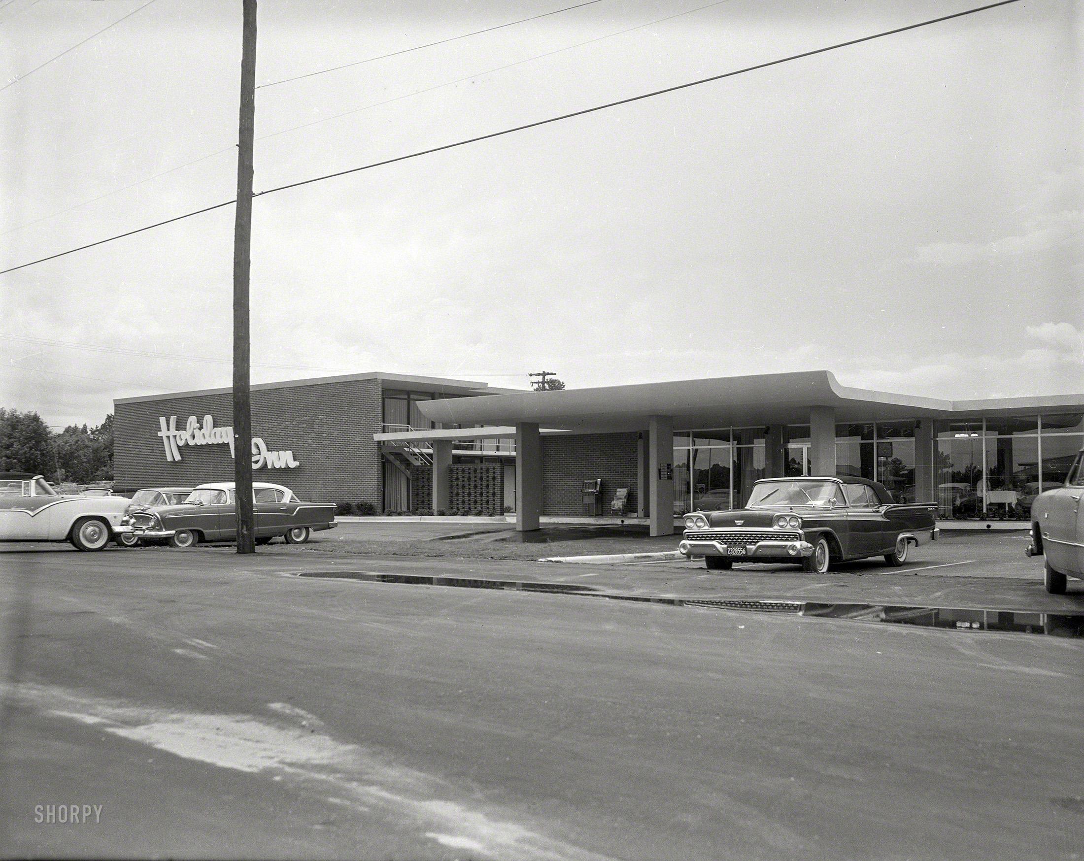 Columbus, circa 1960. Holiday Inn. In the Garden Spot of the