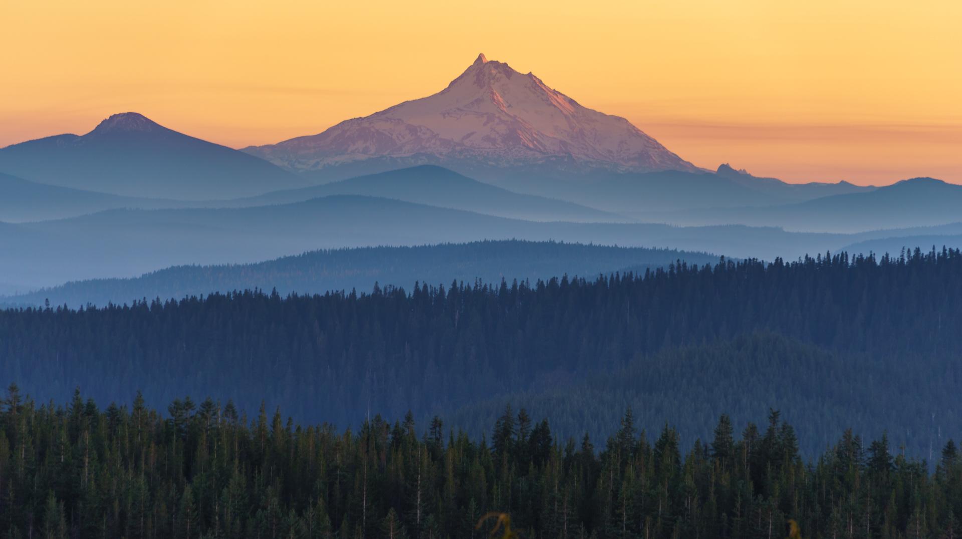 Mt. Jefferson at sunset [OC][1920x1078] r/EarthPorn