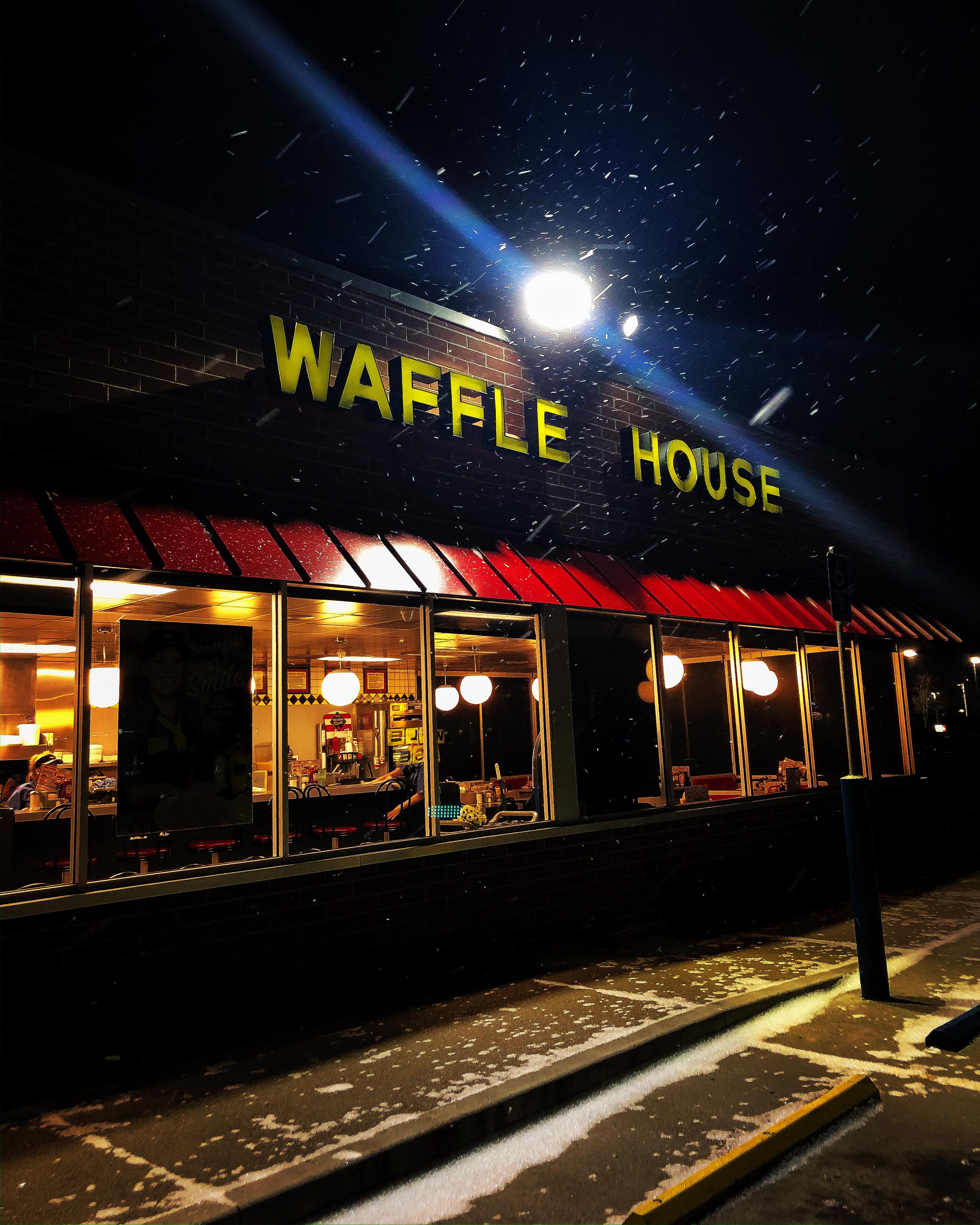 i love a good waffle house on a cold, snowy night. r/pics