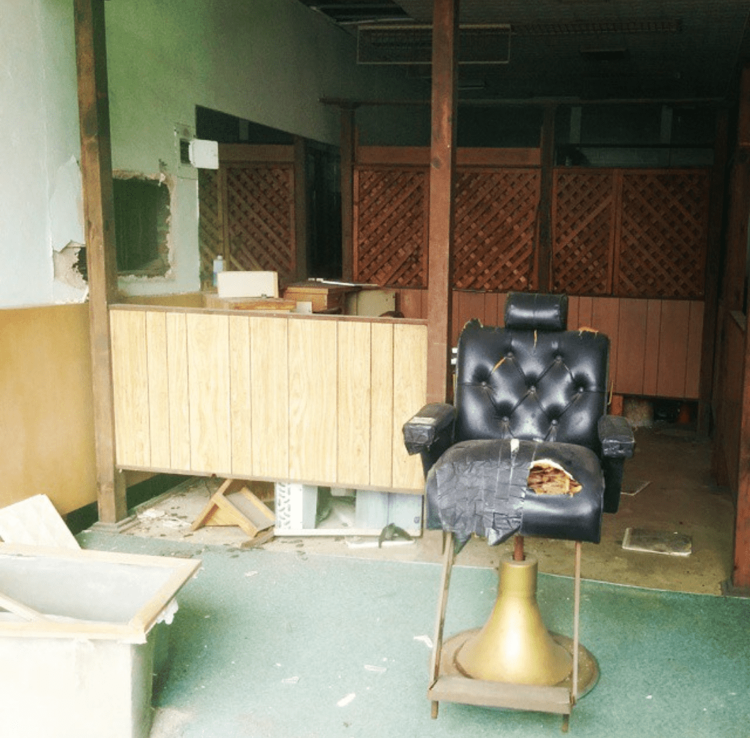 Barber shop, downtown Beaumont, Texas [1080x1063] AbandonedPorn