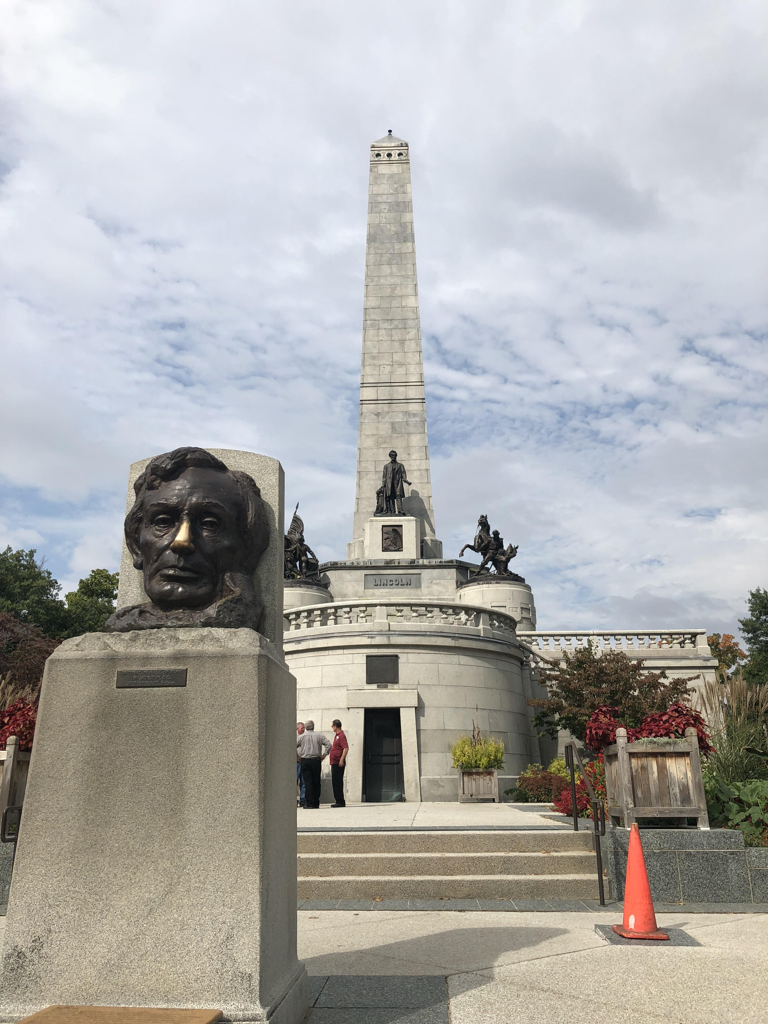 A photo of Abraham Lincoln's Tomb. Springfield, IL r/pics