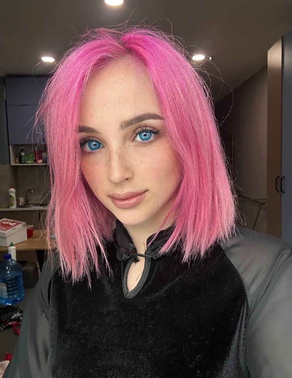 Pink haired egirl r/EGirls