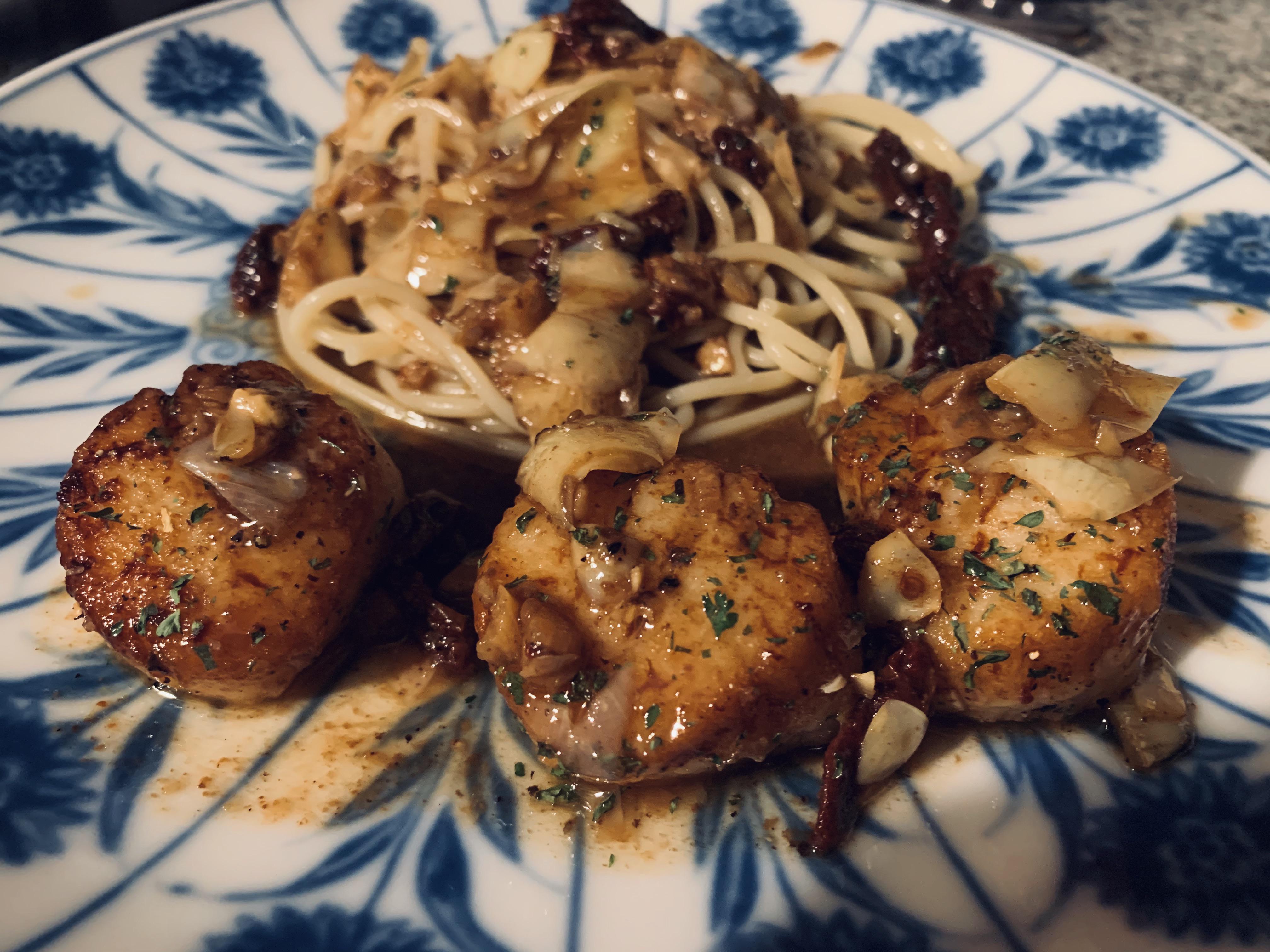 [homemade] seared scallops and spaghetti with a lemon, garlic, sun