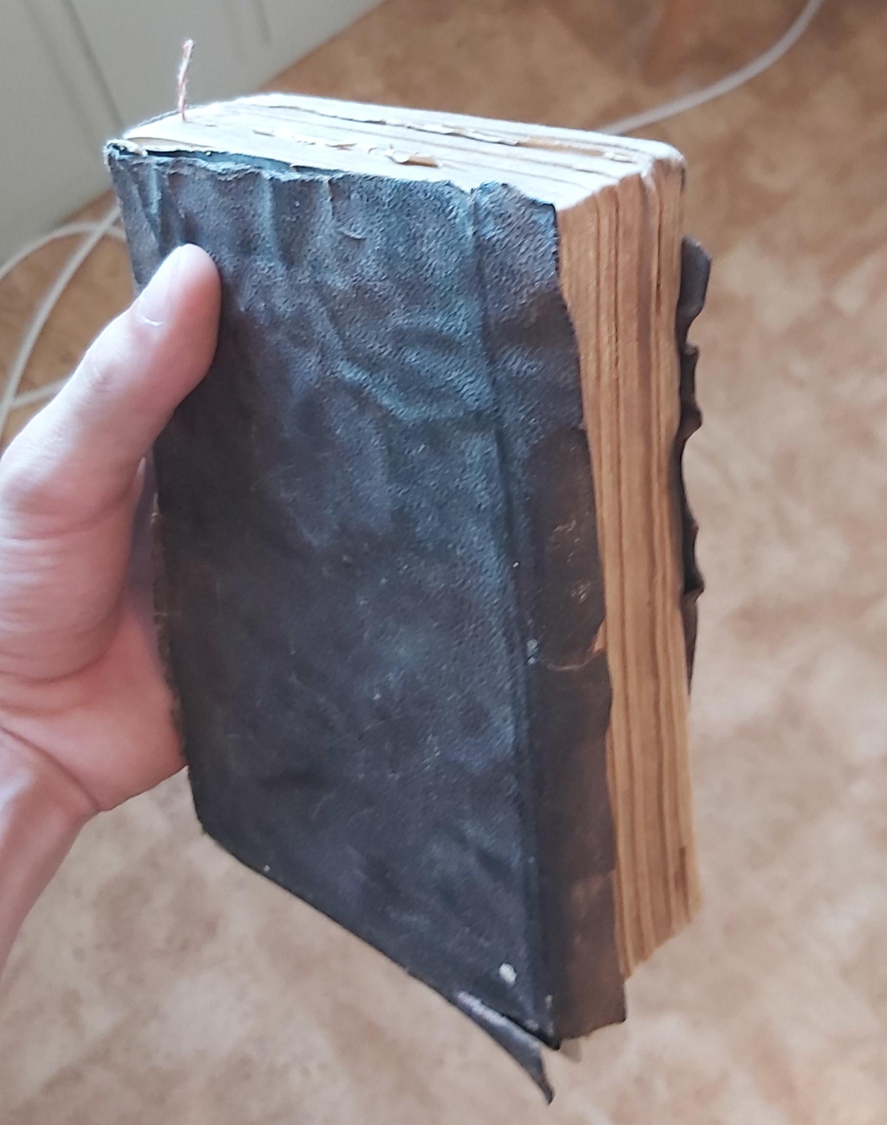 I found a book that is over 200 years old r/mildlyinteresting