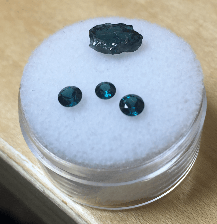 Sorry for the weird lighting and quality, but I'm in love with the colour of these rare blue