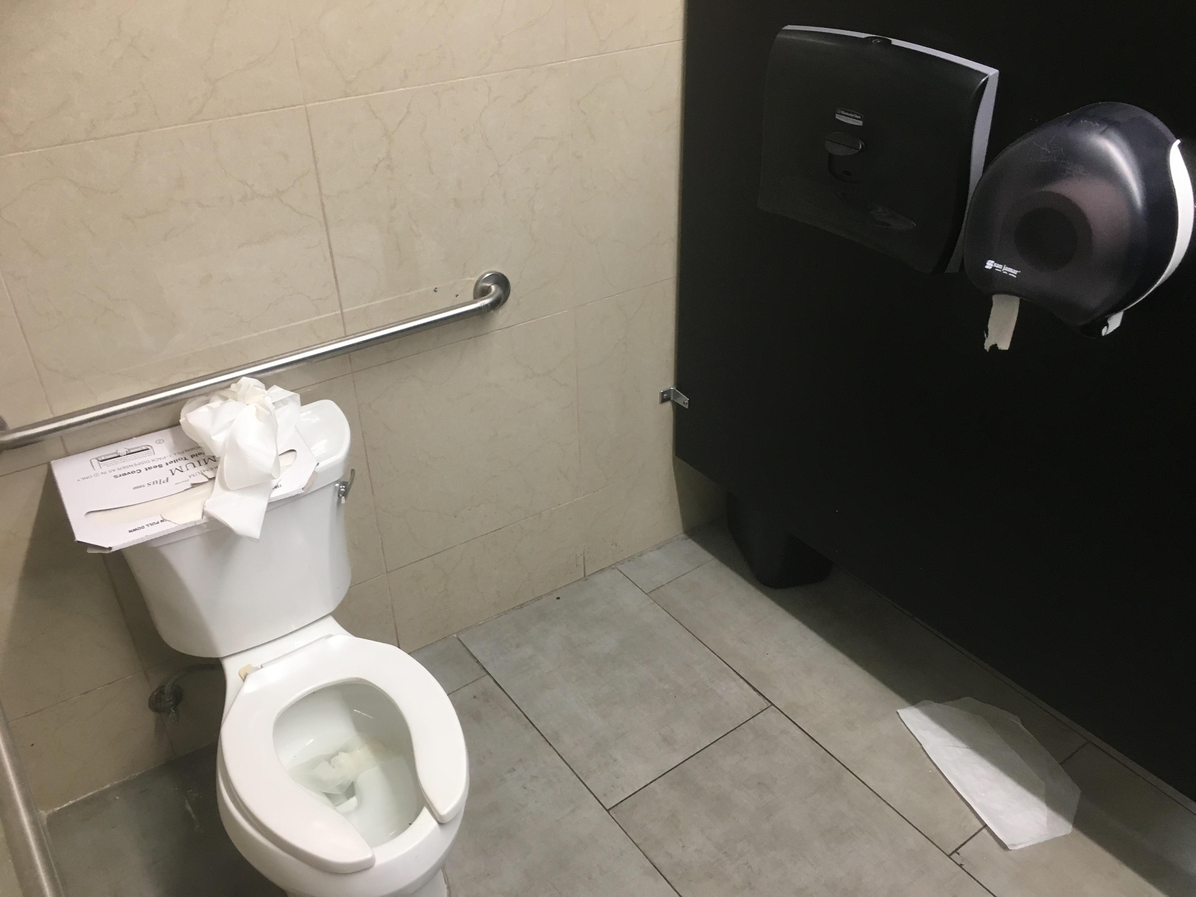 This toilet roll placement r/CrappyDesign