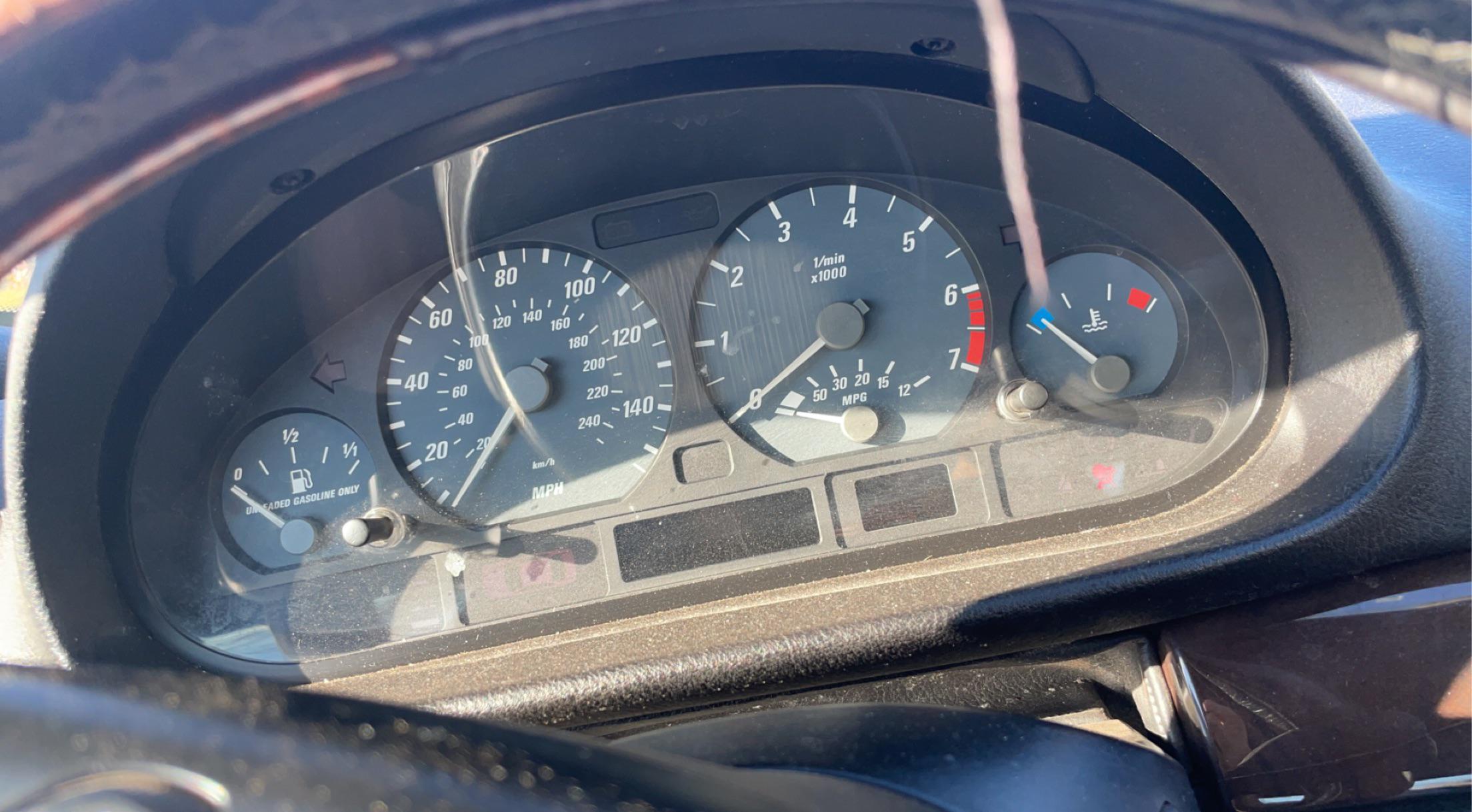 Cluster won’t work, changed the cluster fuses but no luck, any idea what it could be? r/BmwTech