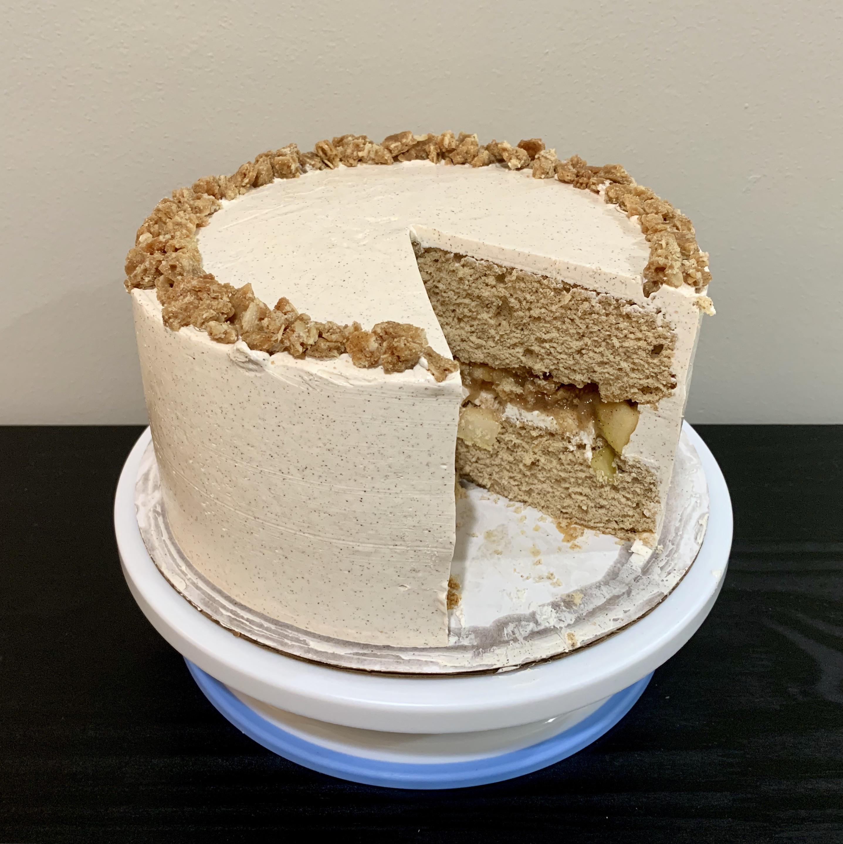 Cinnamon spice cake with apple pie filling r/cakedecorating