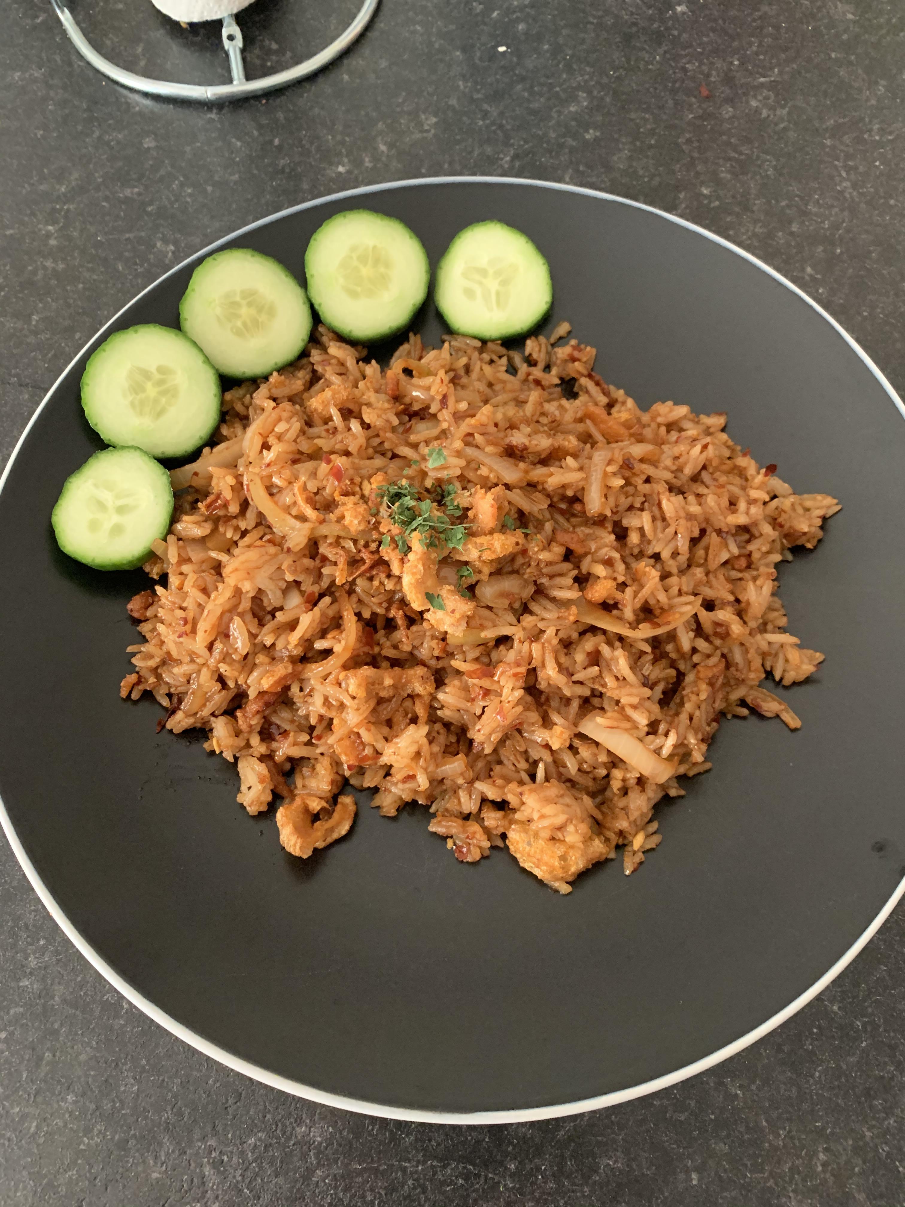 [Homemade] Chilli Fried rice with Thai Pork Rind r/food