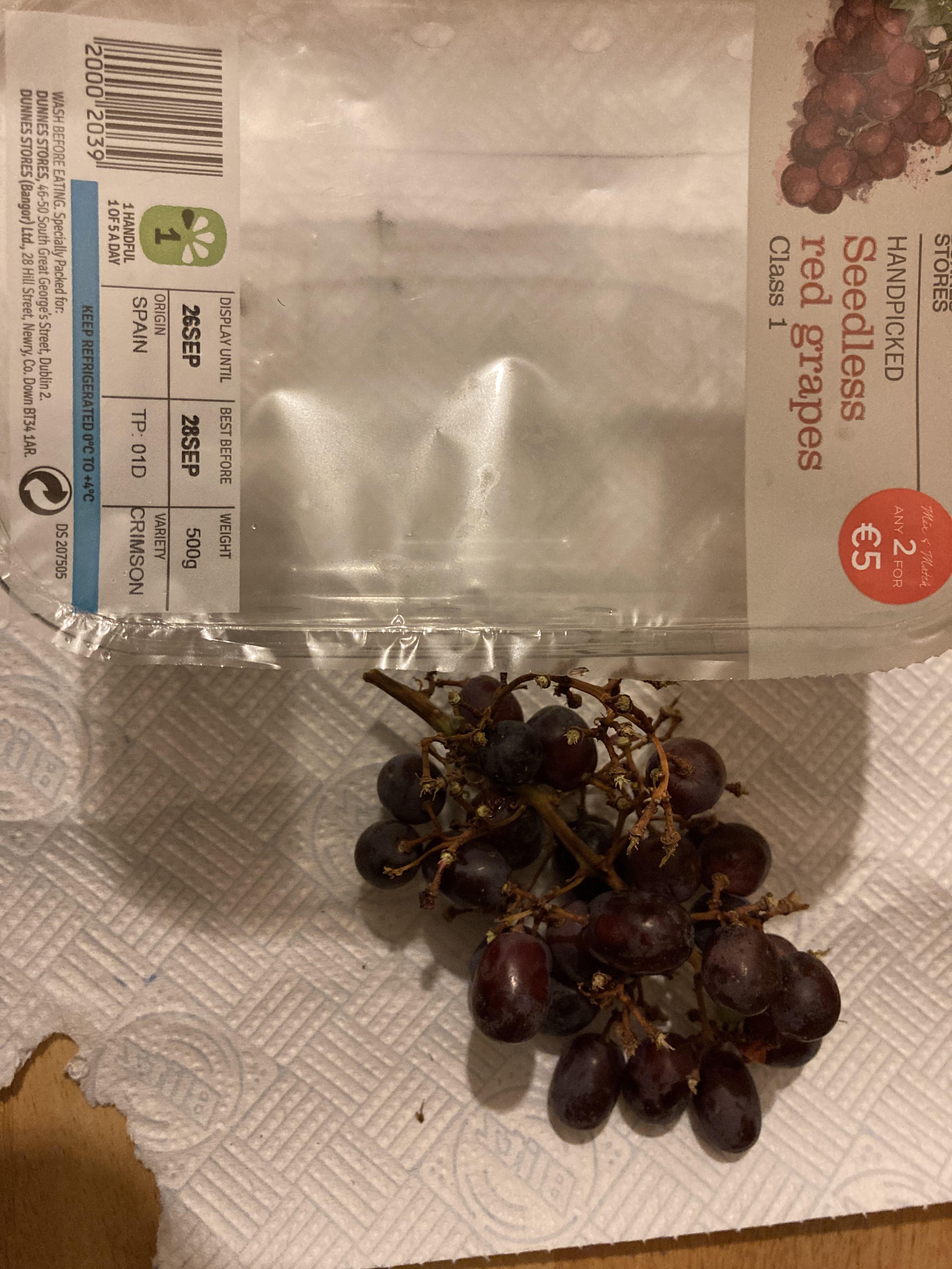 My grapes made it a month past their best before date r/mildlyinteresting