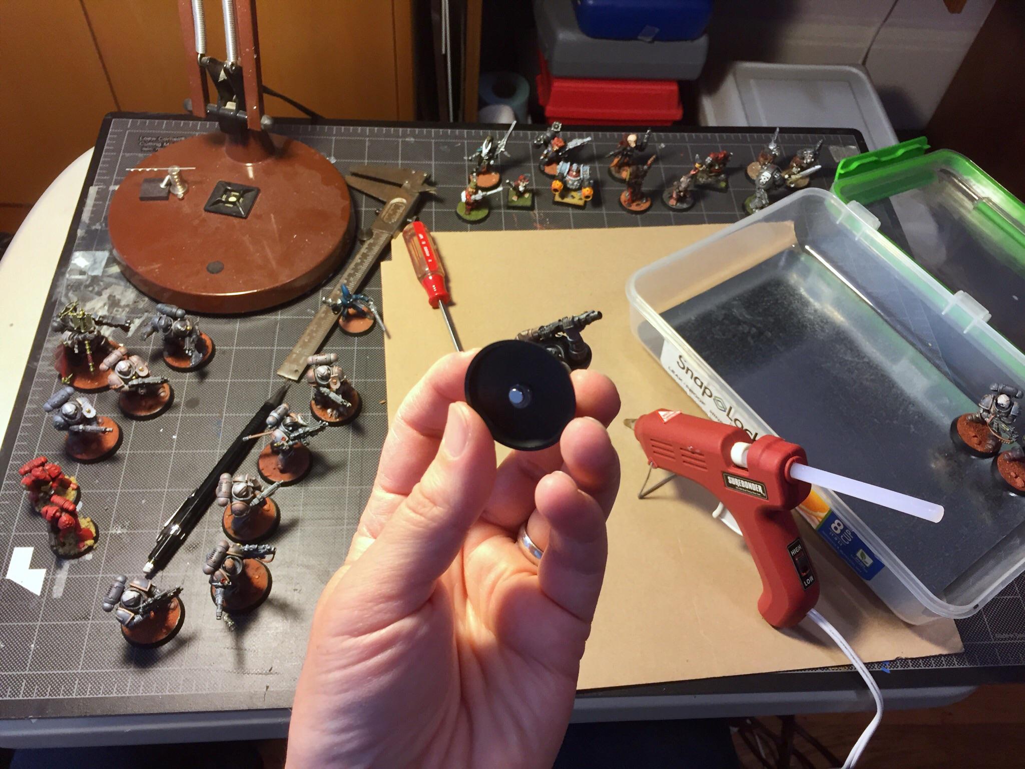 Attaching base with hot glue r/Warhammer40k