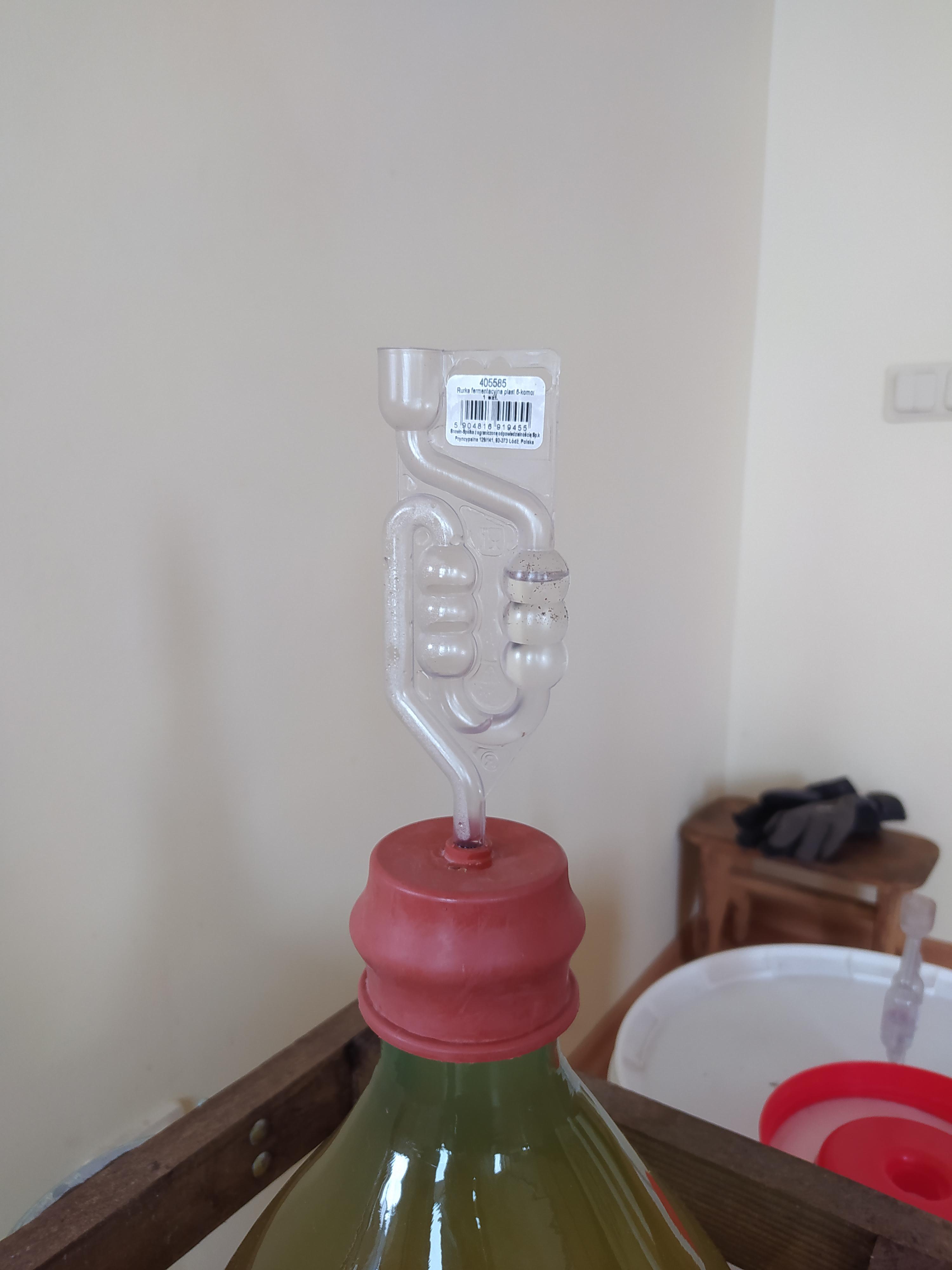 Bubbles still show up after using 2 campden tablets per 5l to stop fermentation. Is this normal