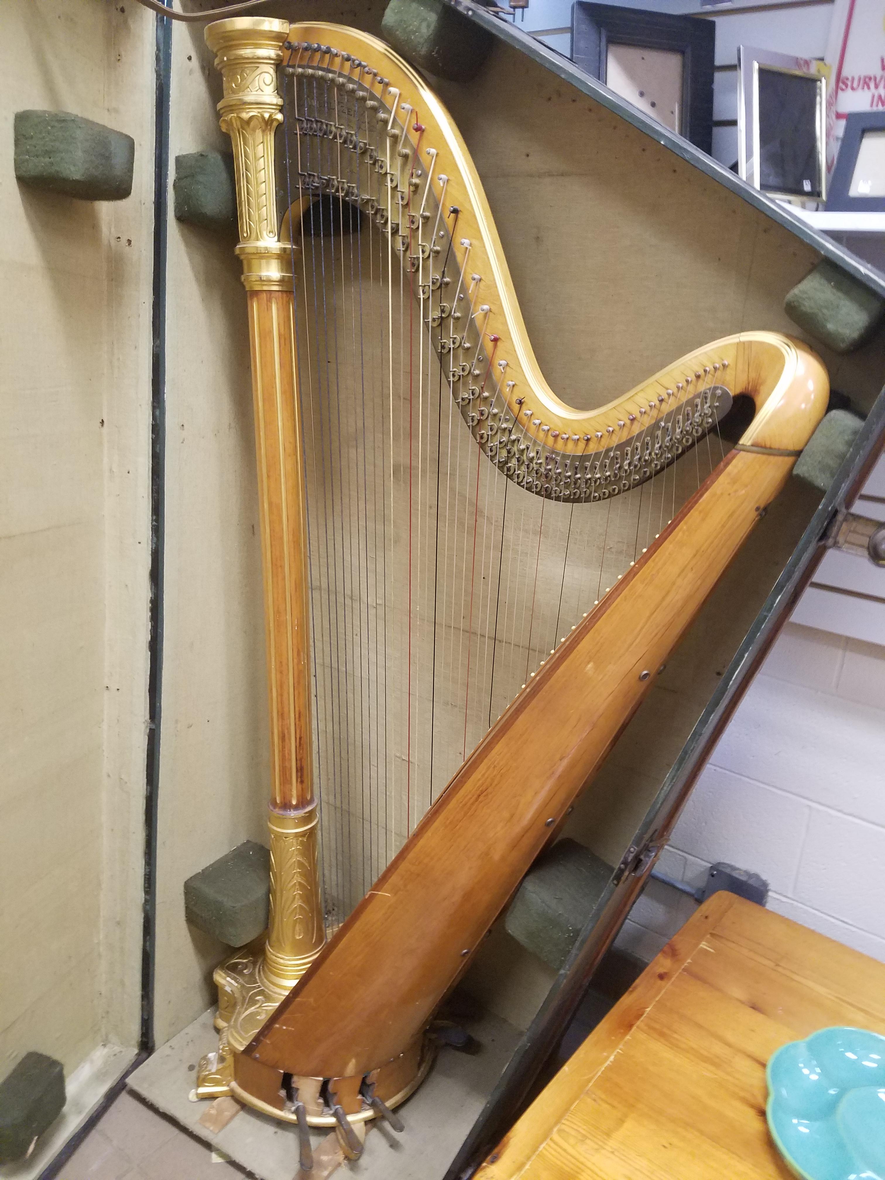 82109 y.o. Wurlitzer harp (and case), sold for 150 to a harpist r/ThriftStoreHauls