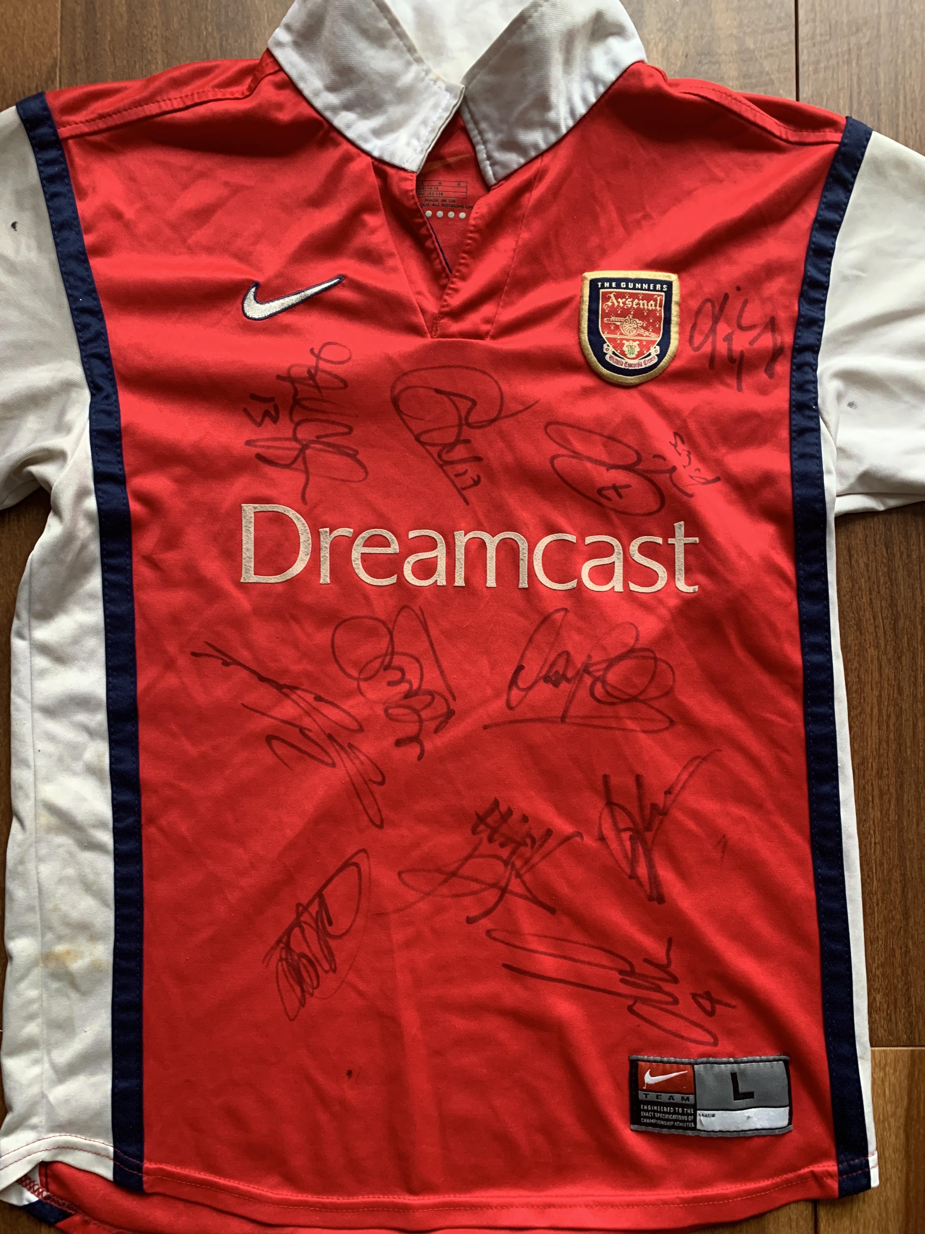 Arsenal signed shirt looks like the 9900 but signed in 0102 any