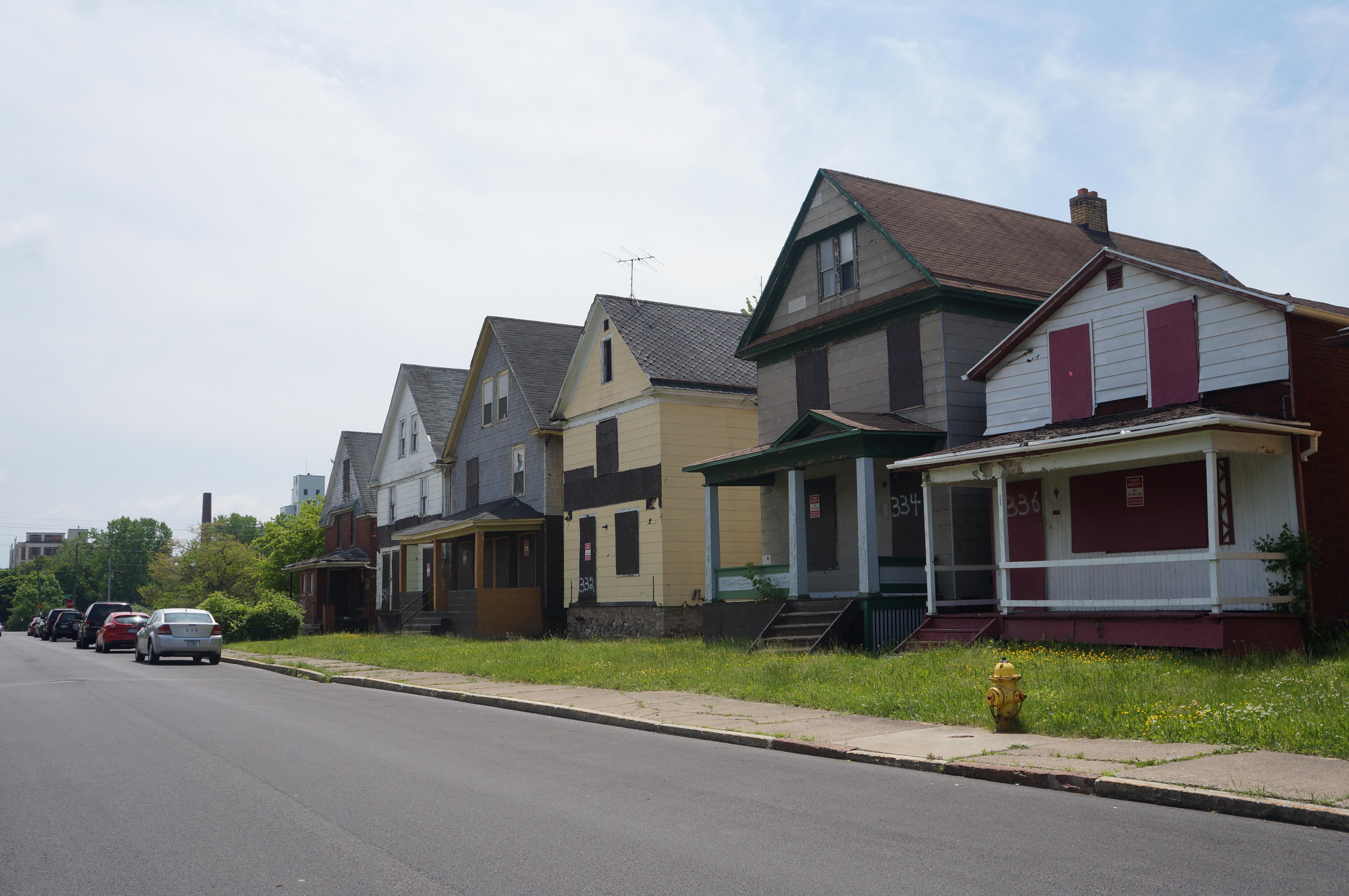 300 block of 10th street, Niagara Falls NY (2014) (oc) r/AbandonedPorn