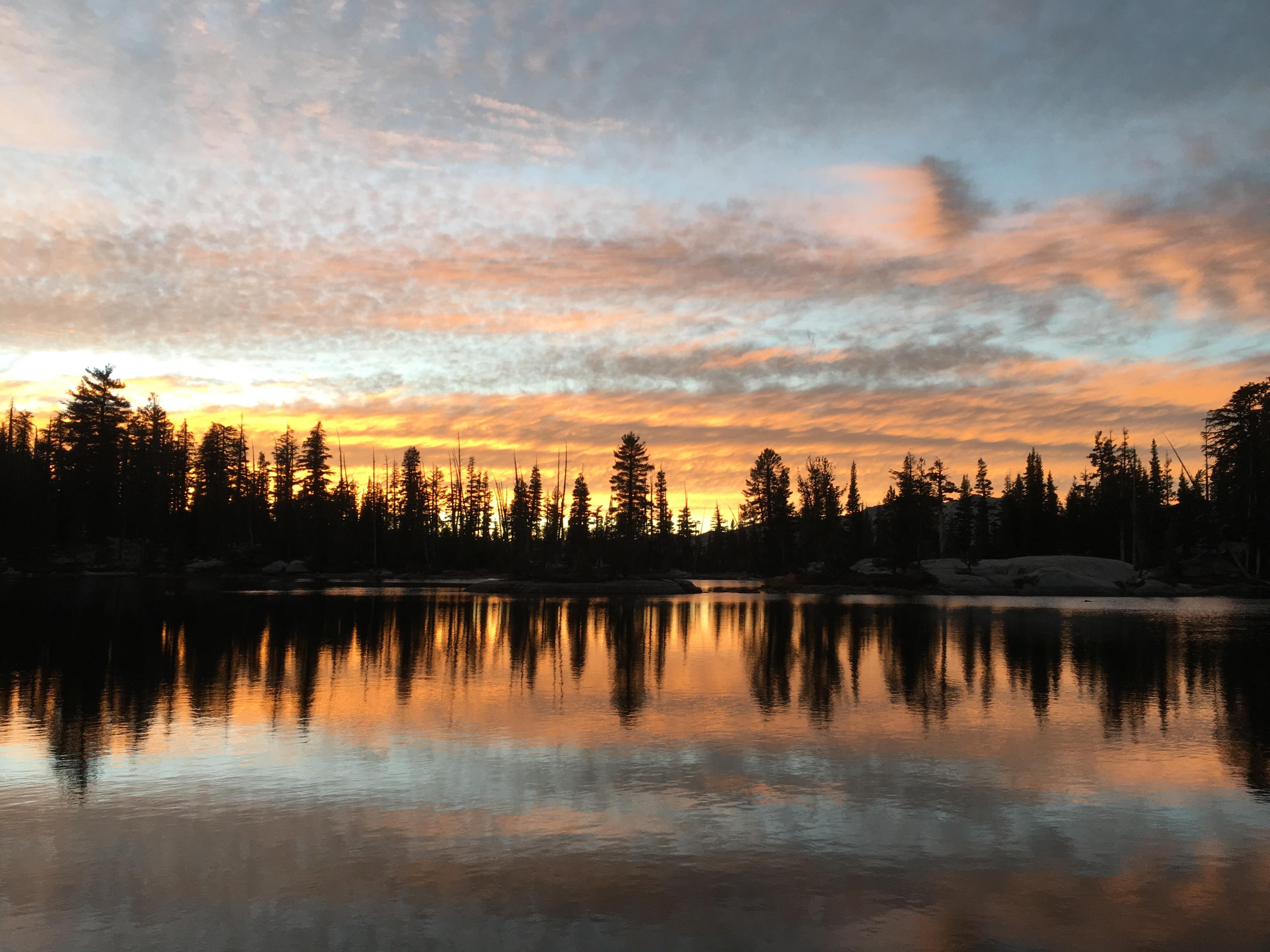 The sunset at Sunrise Lakes last night r/Yosemite