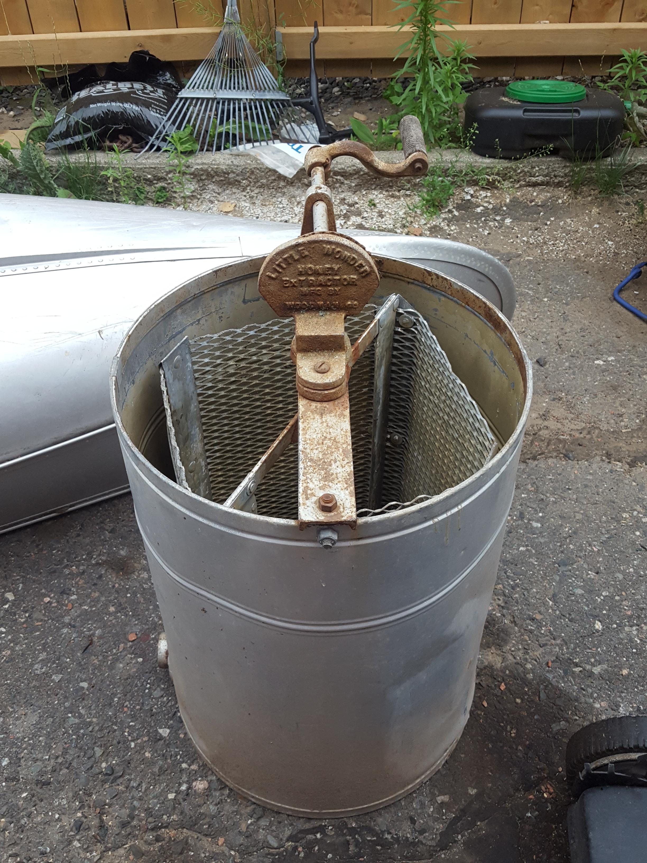 Got this old honey extractor that has been in a shed for years. Any