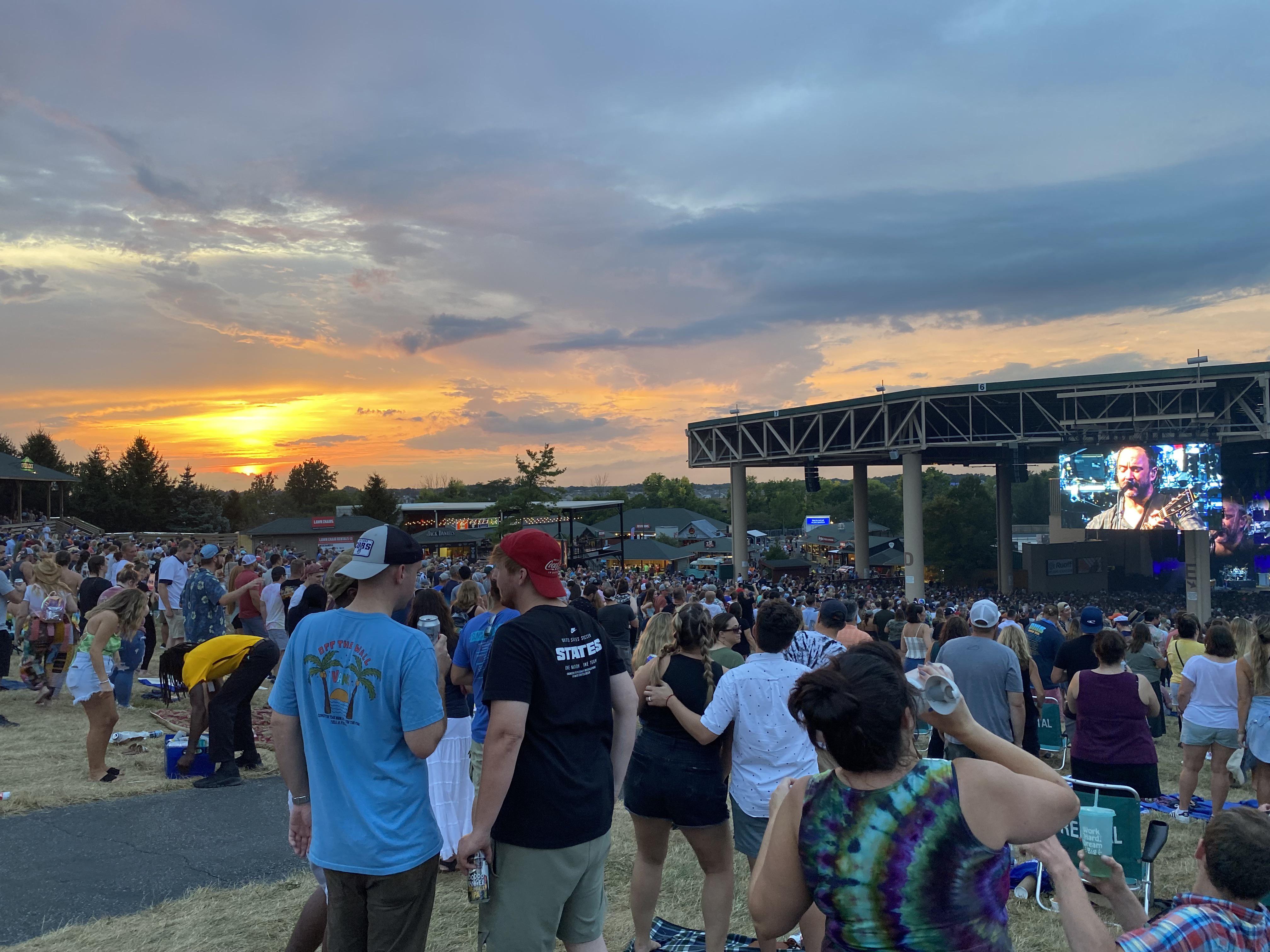 Amazing sunset view from the lawn last night r/DMB