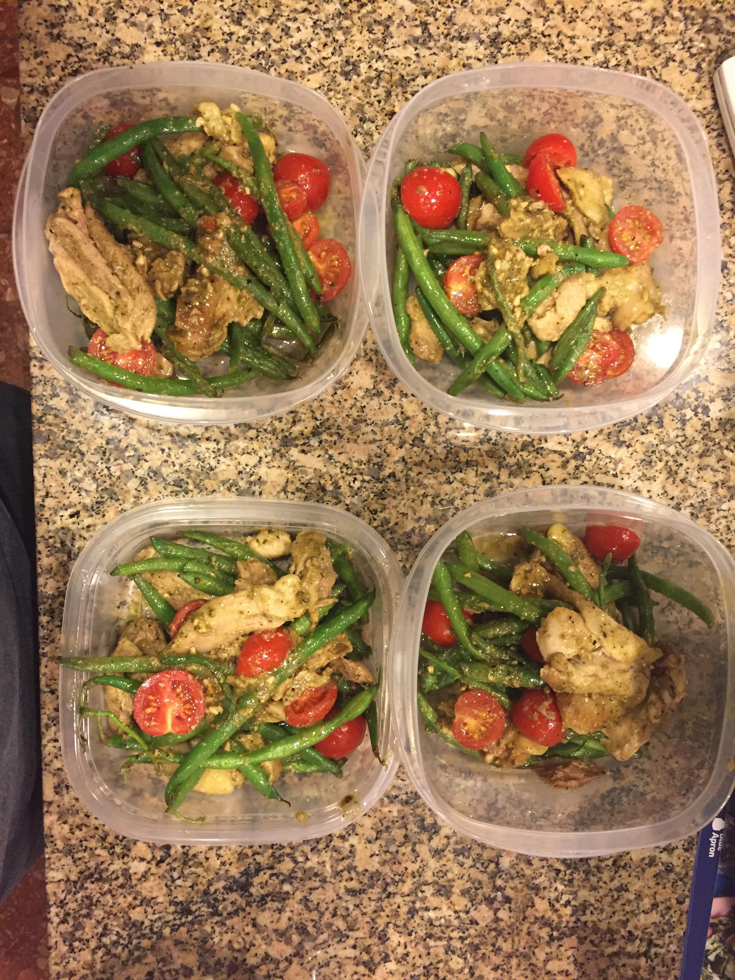 First Time Prepper Pesto Chicken with Green Beans and Tomatoes r/MealPrepSunday