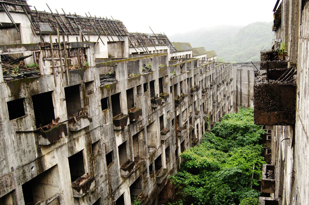 Hashima Island, Japan. r/UrbanHell