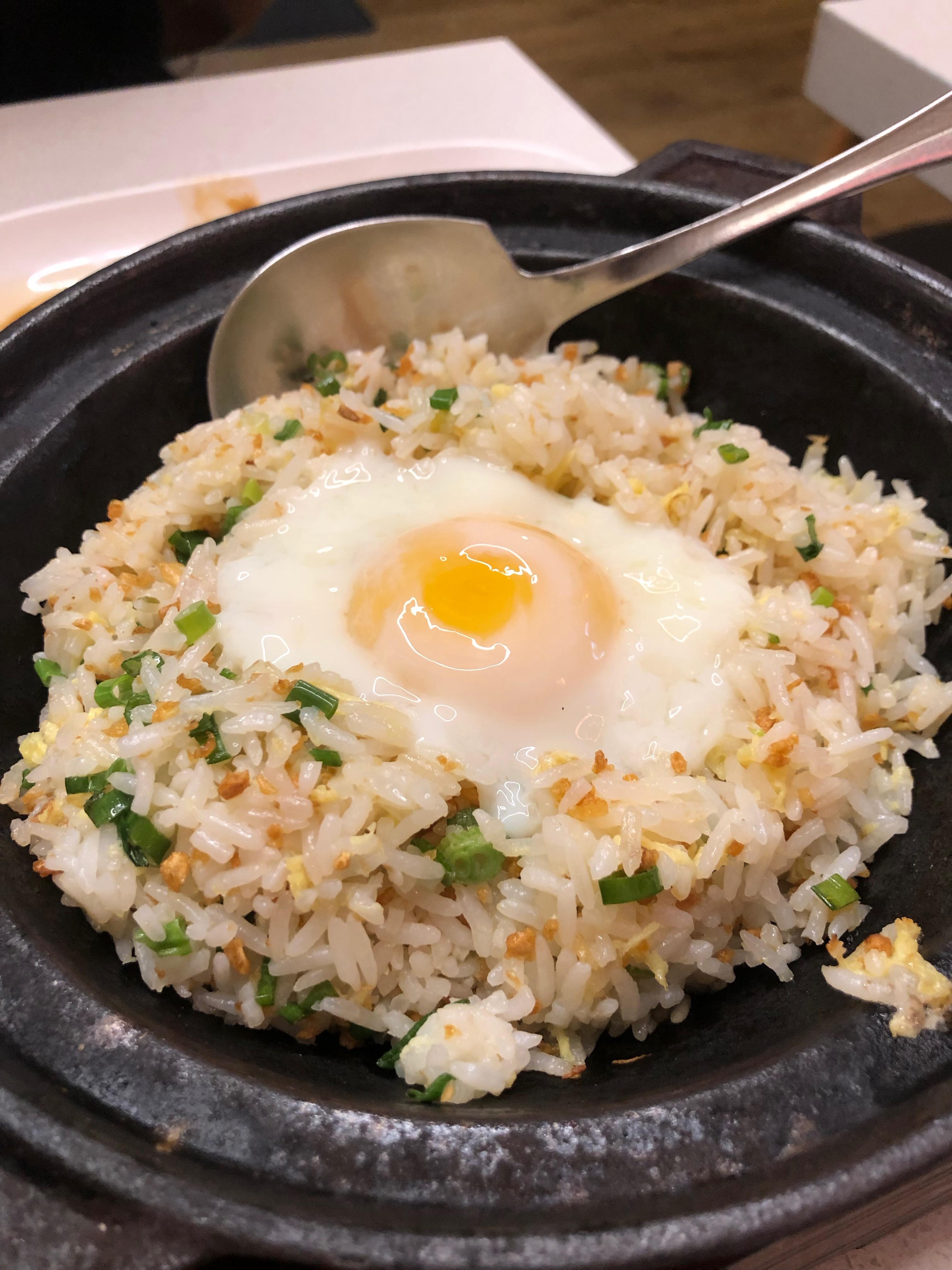 Garlic egg fried rice PutAnEggOnIt