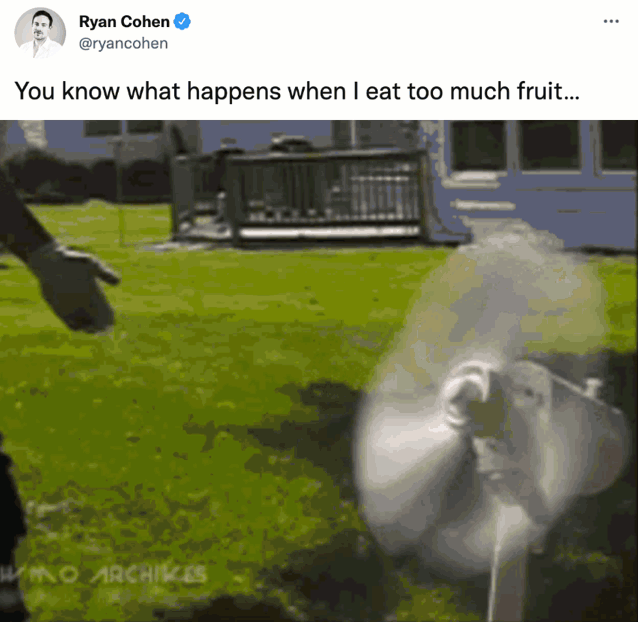 🤔 DIARRHEA, reflux, and bloating are all potential side effects of eating too much fruit. 🤭