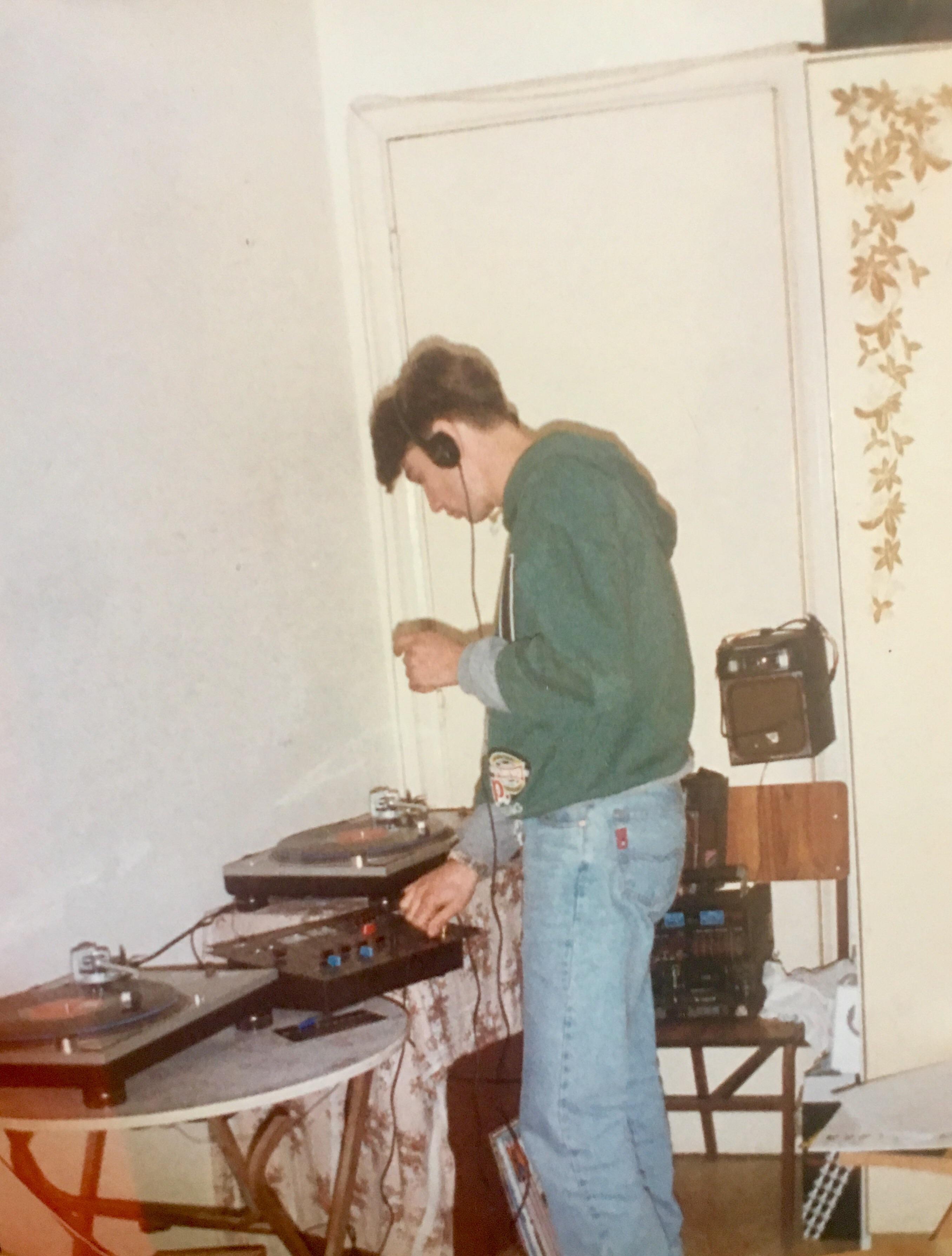 My uncle DJing a house party back in the 80s r/OldSchoolCool