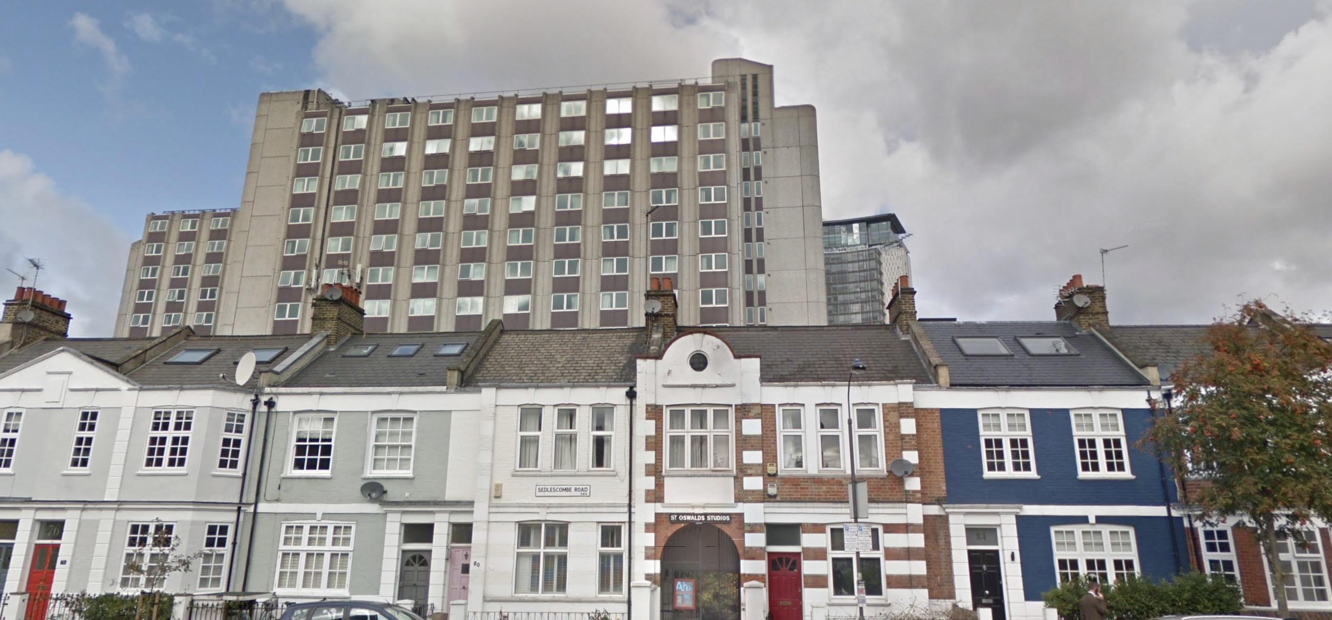 Posh houses right in front of council estate, to london r