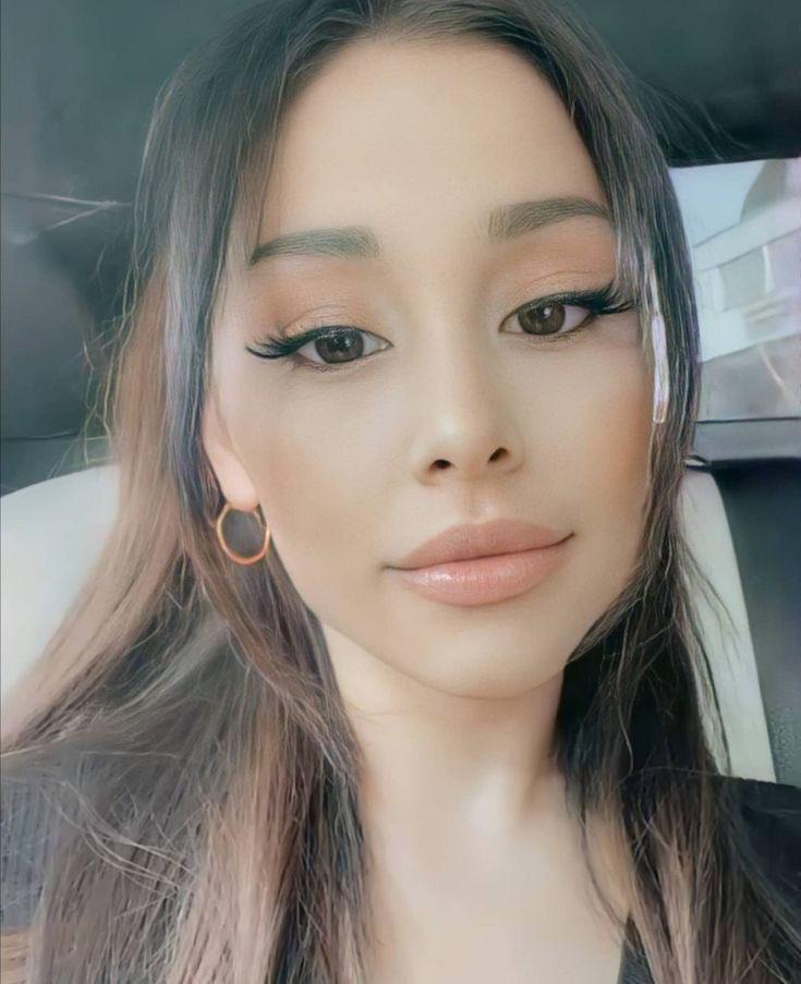 The perfect face for giving sloppy, eye contact blowjobs : r