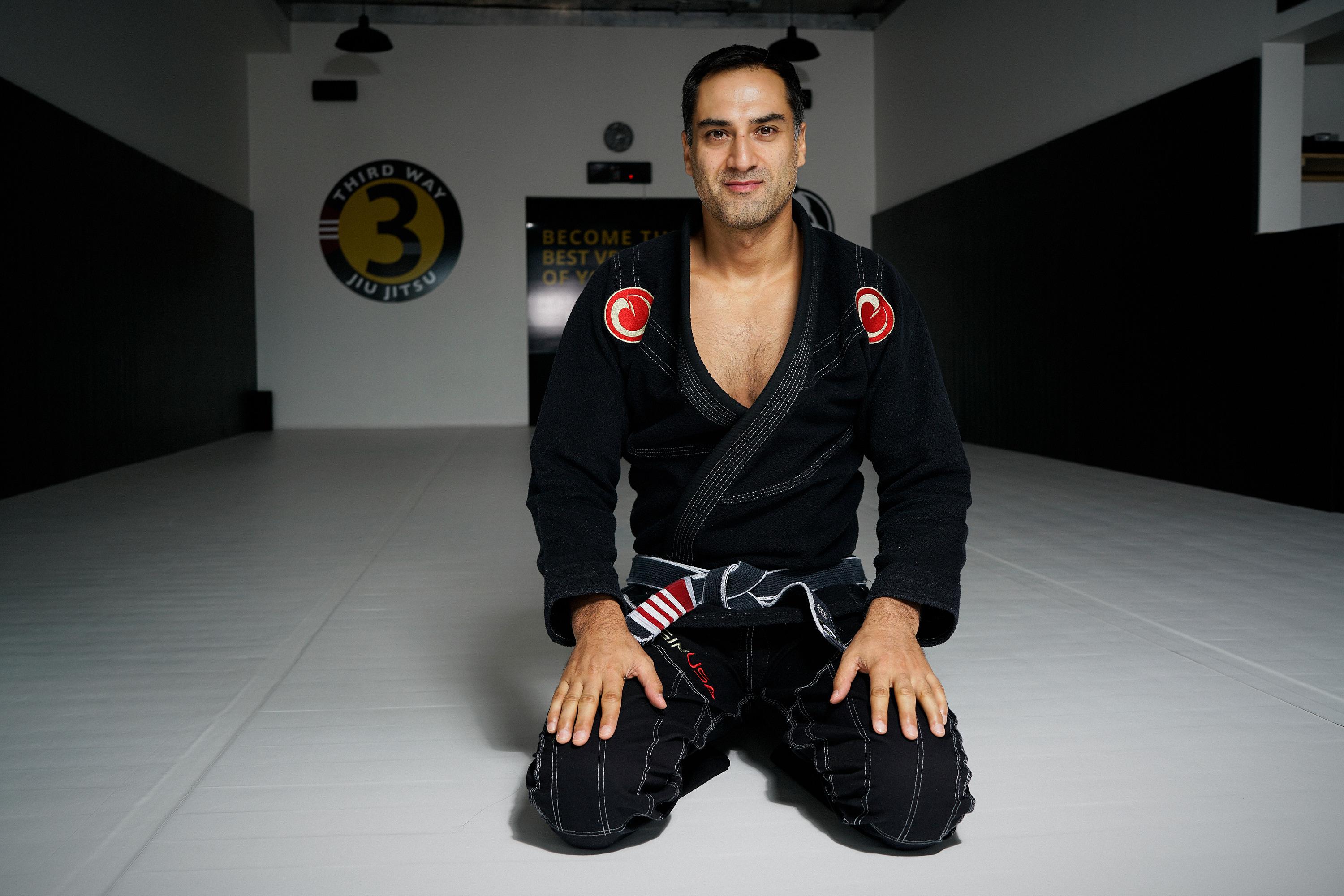 Hello! My name is Roy Dean. I have black belts in Judo, Aikido and BJJ