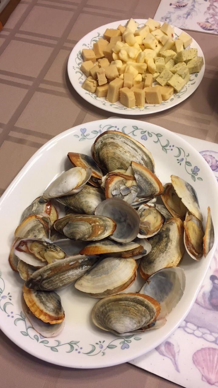 A celebratory dinner, New Englandstyle. Steamers with melted Kerrygold