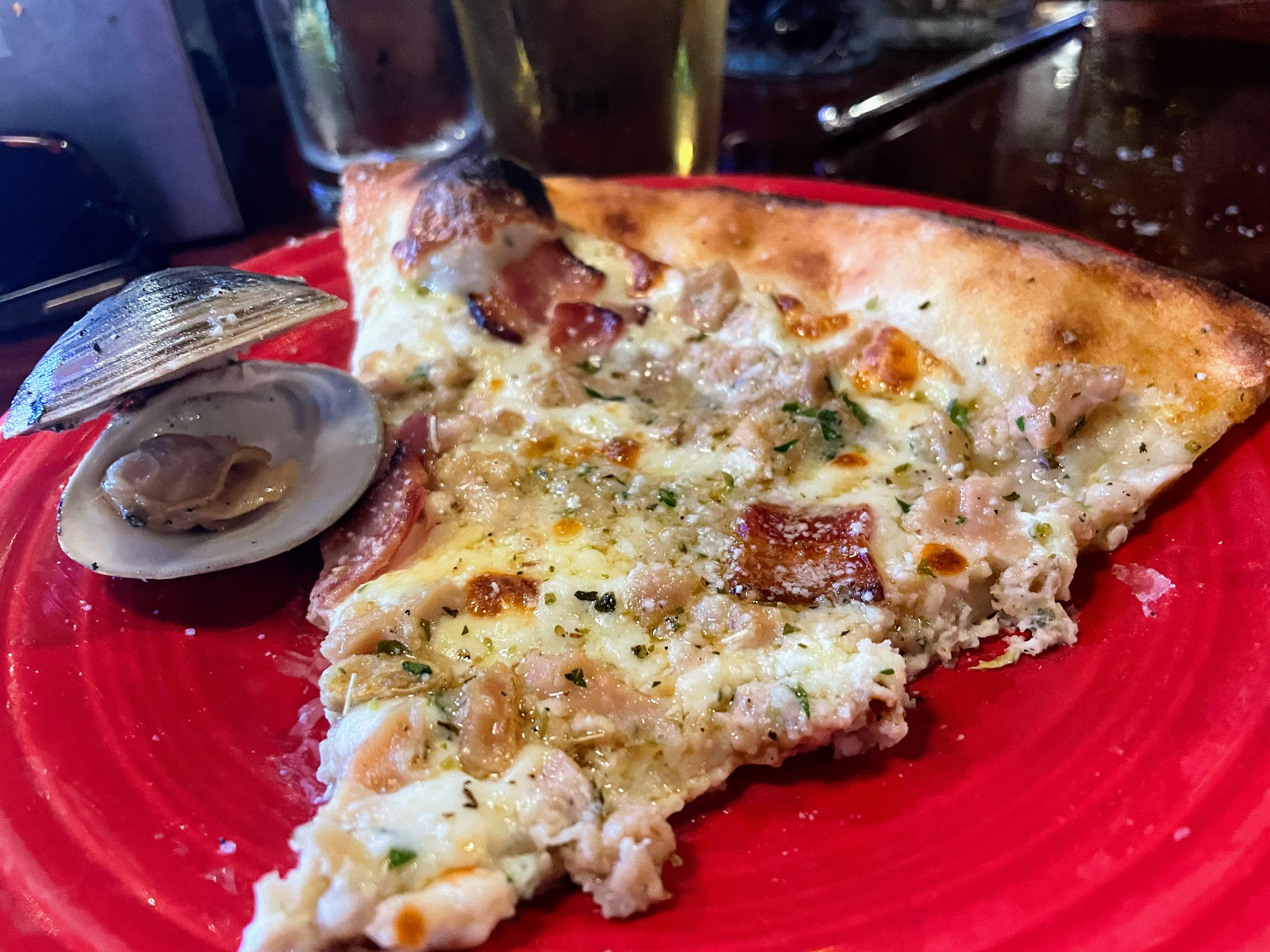 [I ate] Clam, Garlic, Bacon Pizza r/food