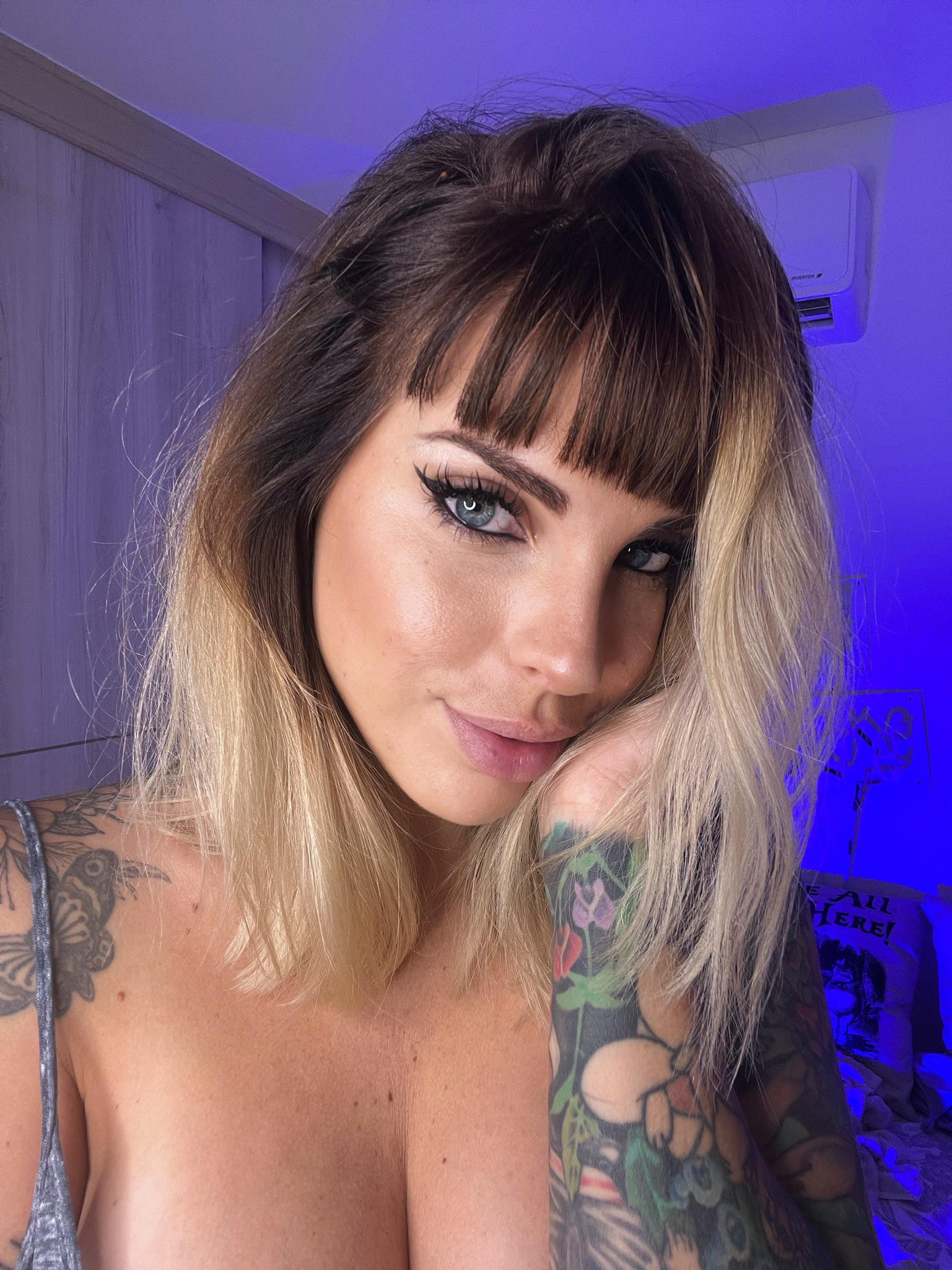 What catches your attention first on someone’s face? r/Faces