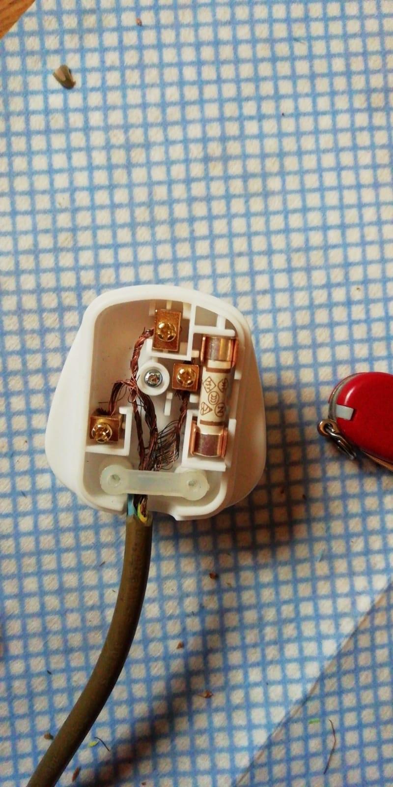 My lovely lady assured me she knew how to wire a plug. : r/techsupportgore
