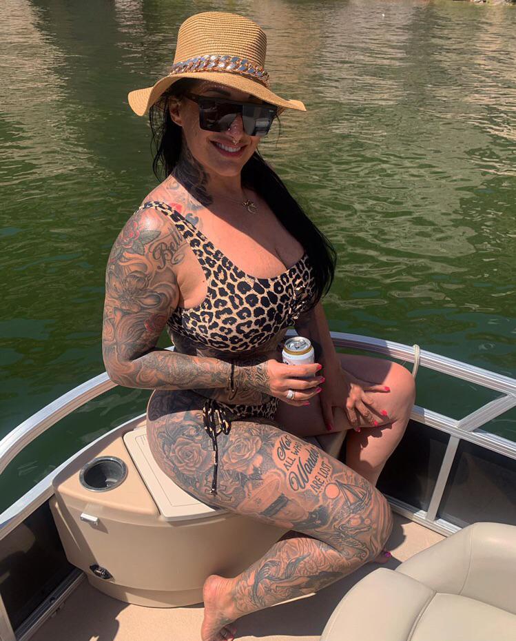 Hot Tatted Mami 🥵🥵🥵 : clubmilfs