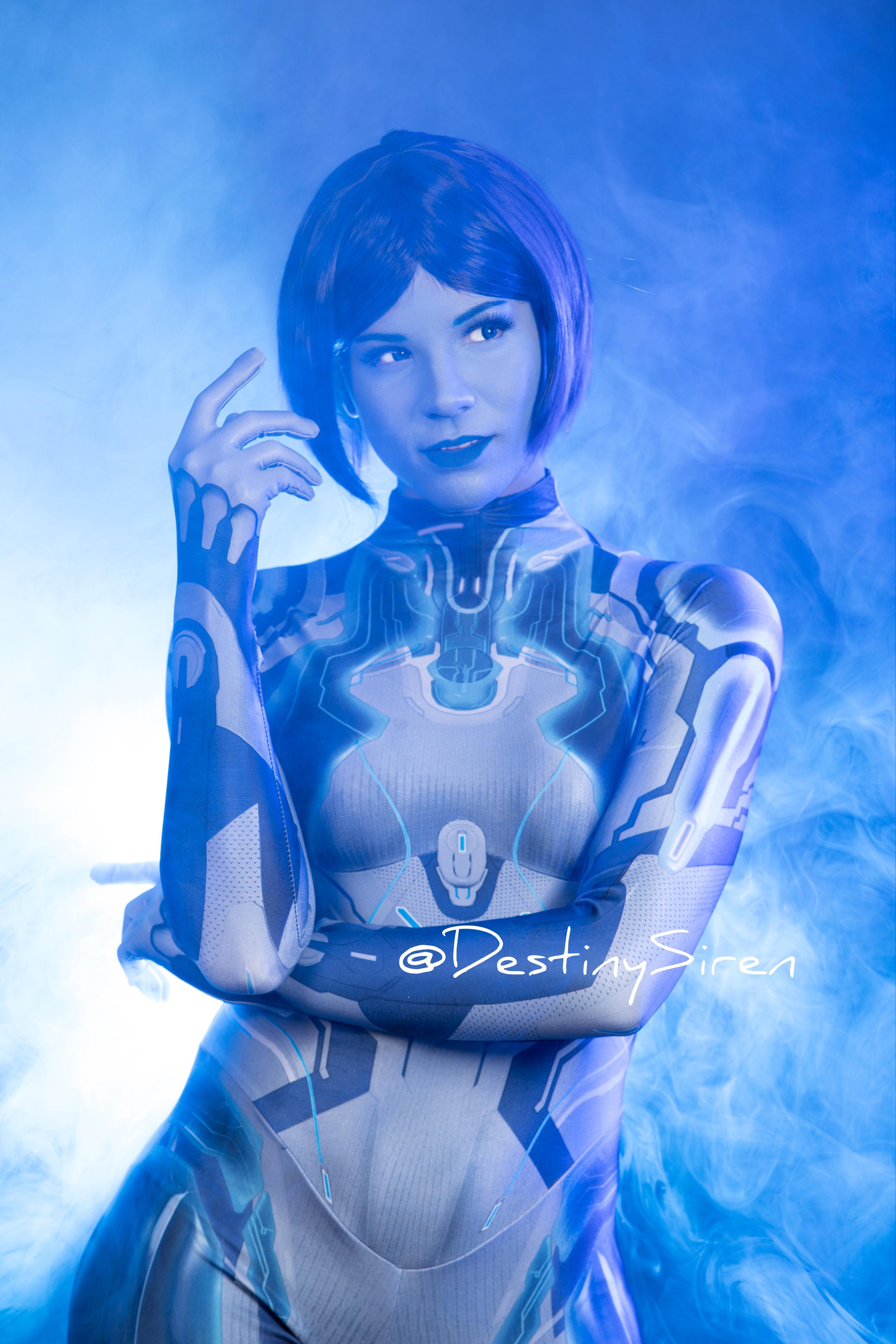 Cortana Halo 4 Cosplay