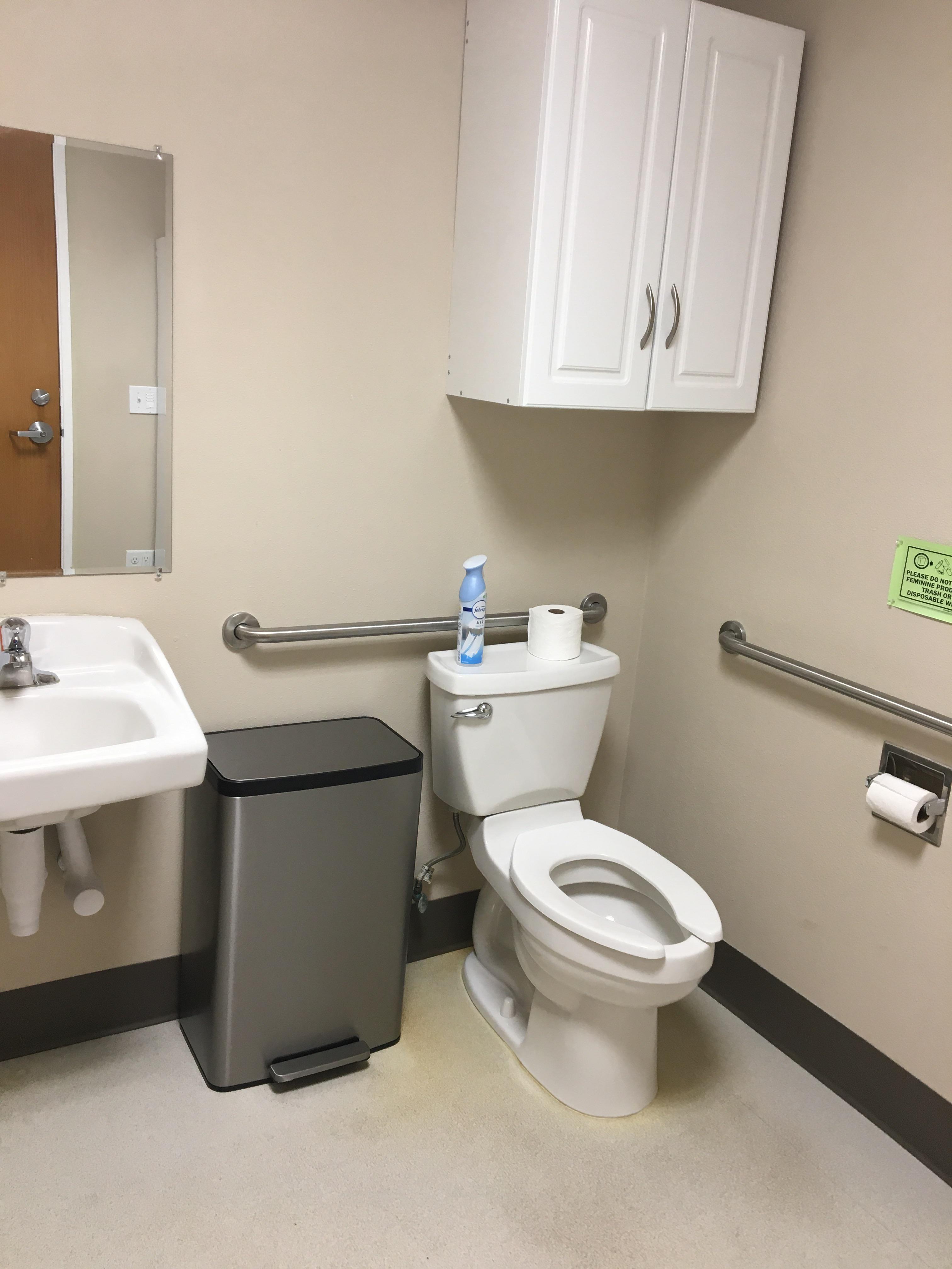 Total 71+ imagen bathroom office Abzlocal.mx