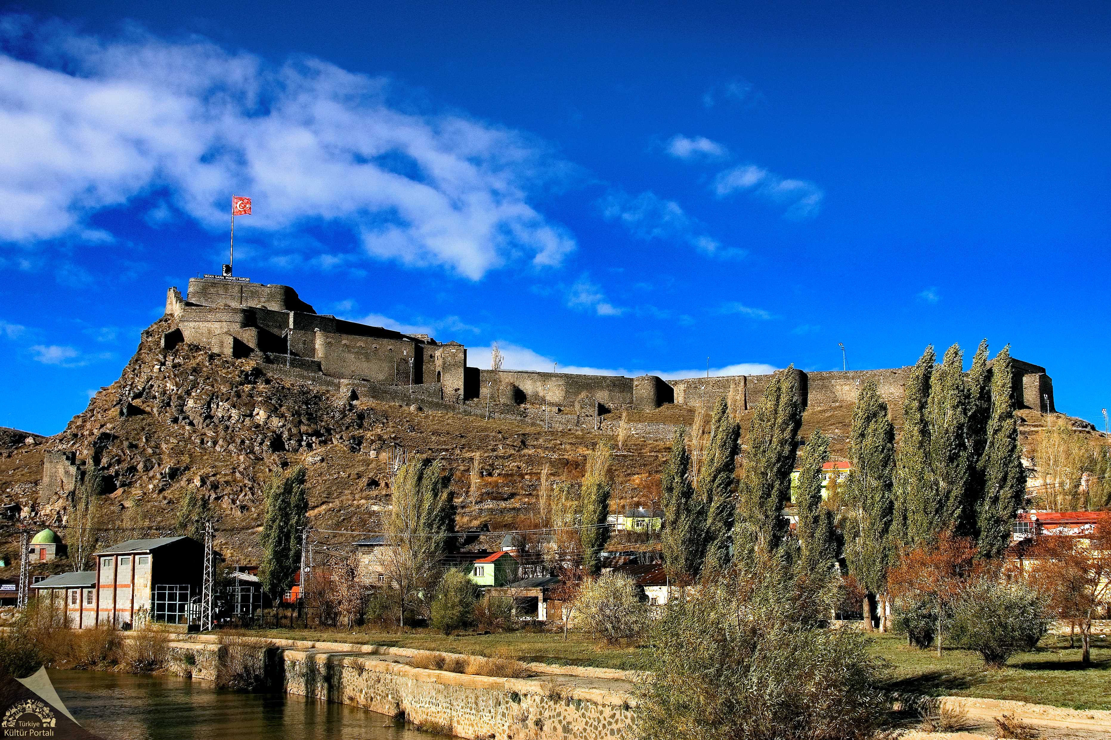 Kars Castle, Kars, Turkey (1579 AD) : r/castles