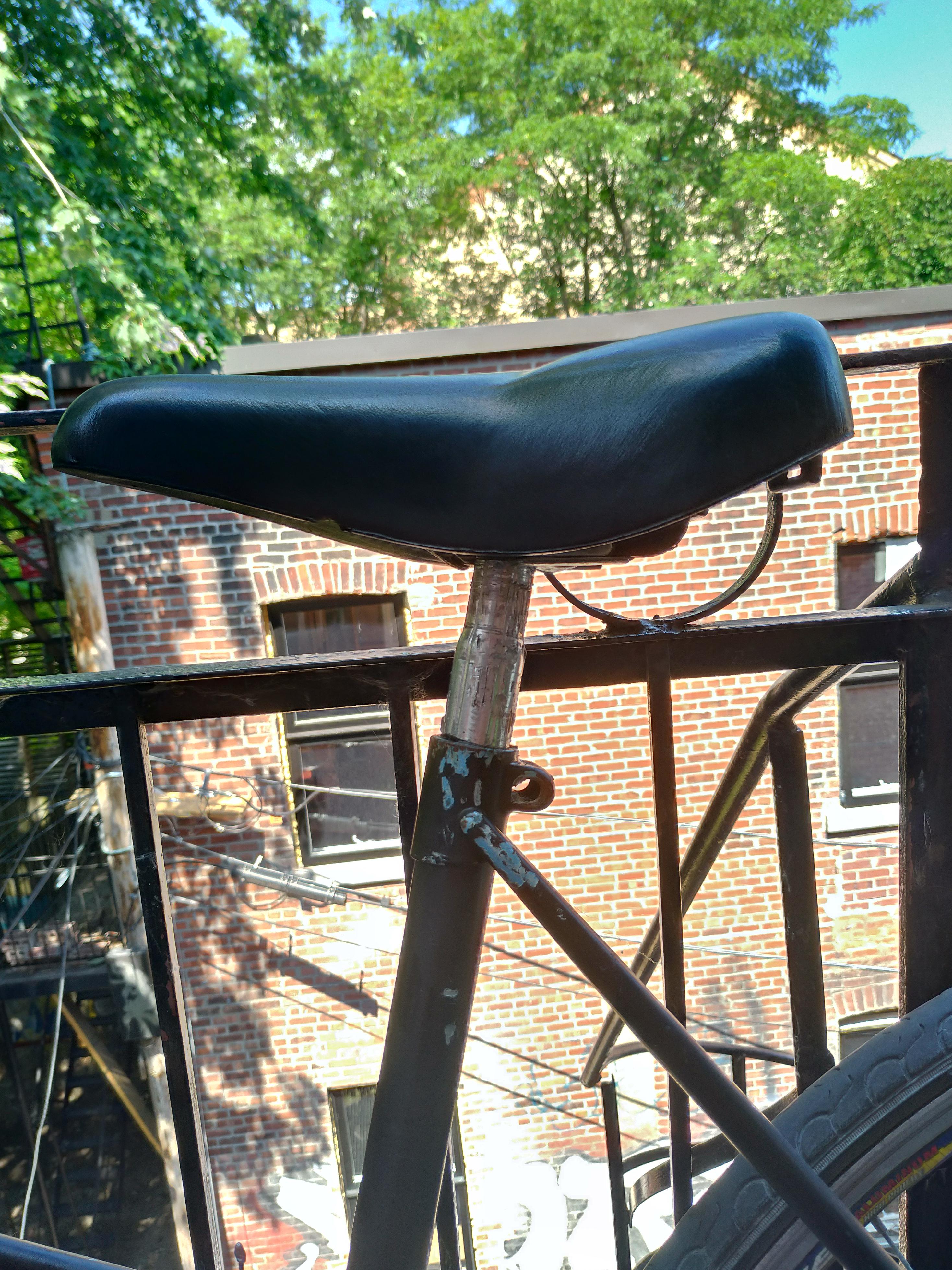 New to bike repair, bike new to me. Seat post looks welded(?) to the