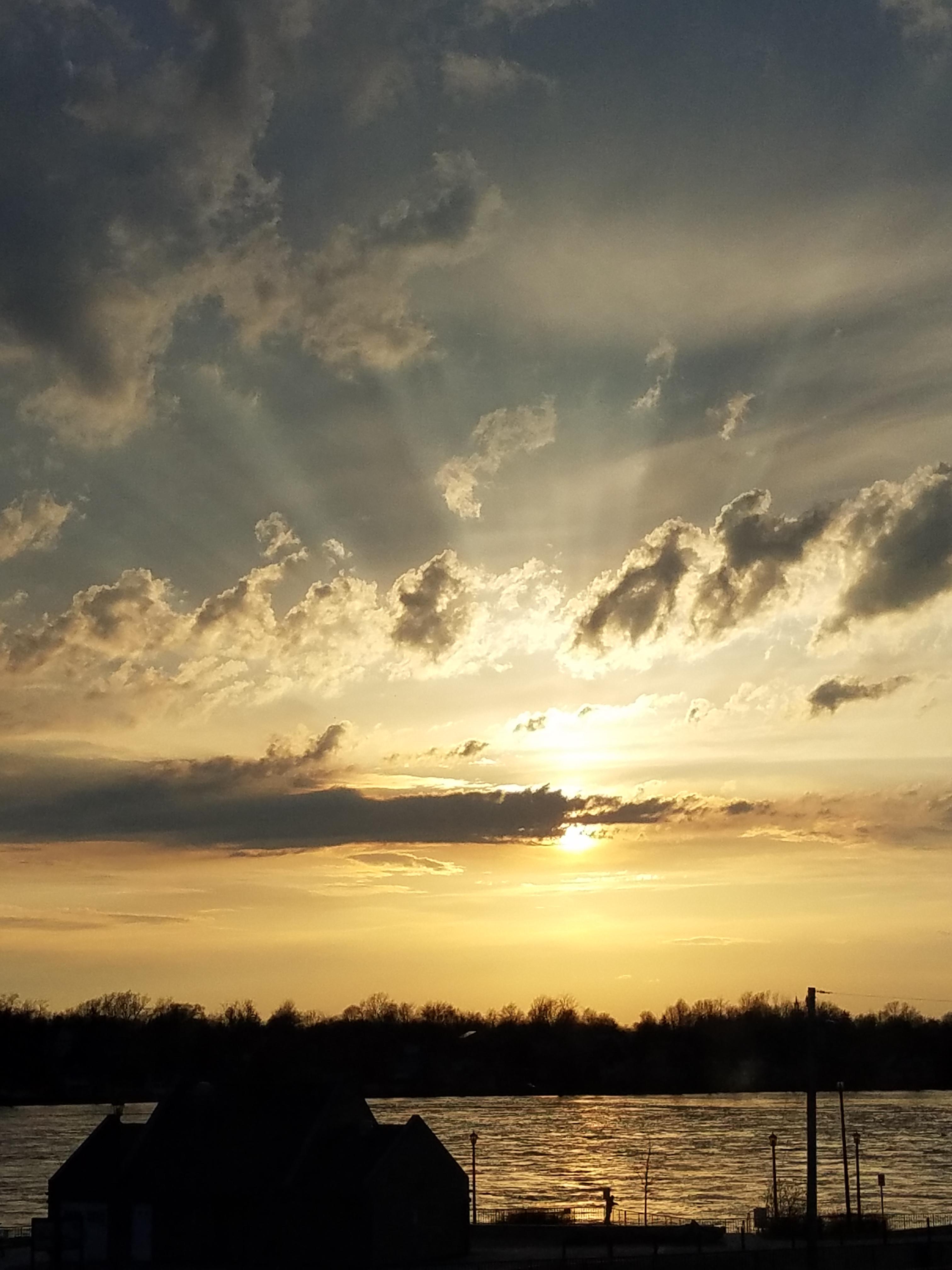 Beautiful sunset over Buffalo, NY r/SkyPorn