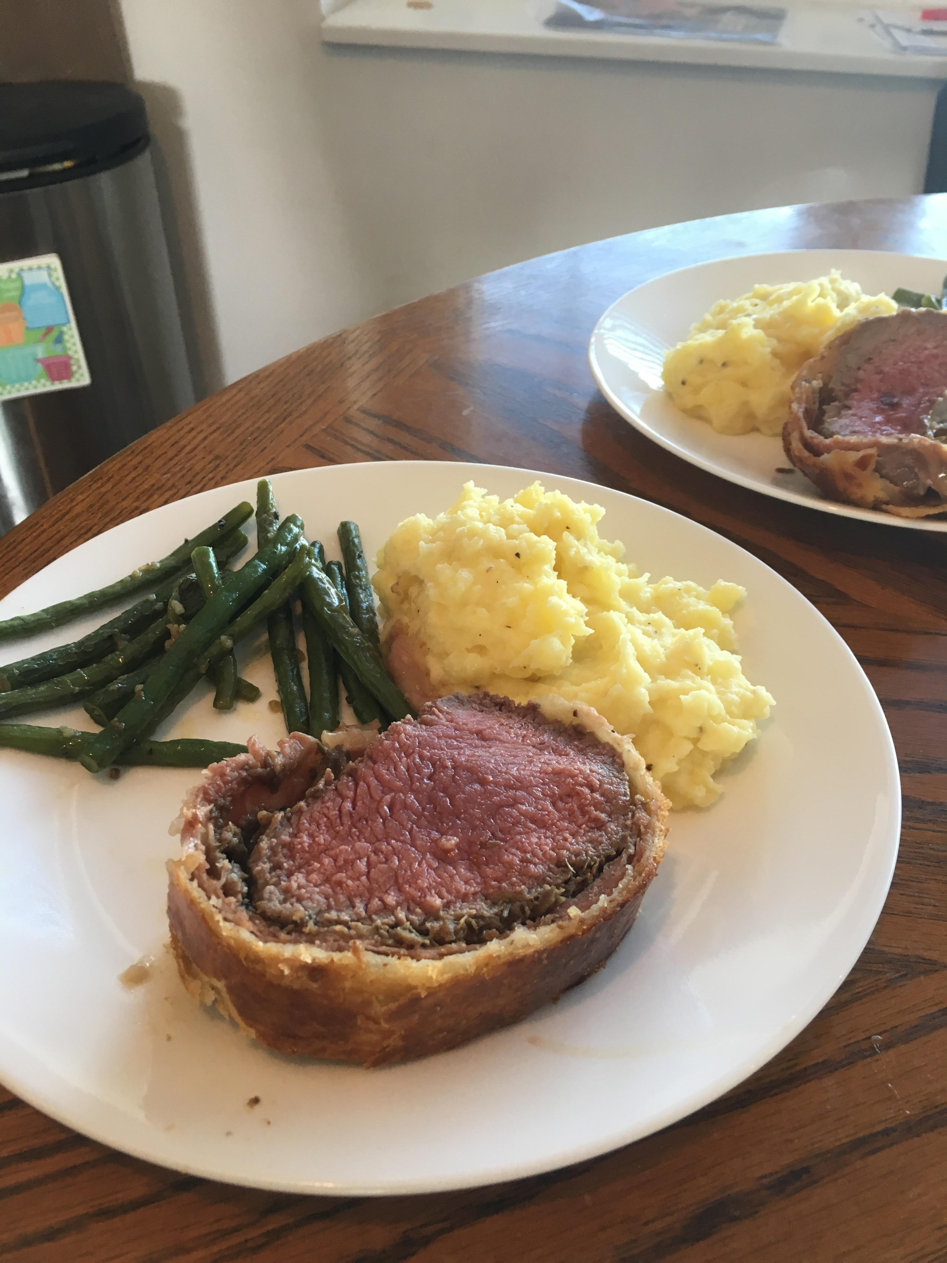 [I Made] Beef Wellington with golden mashed potatoes and sautéed green