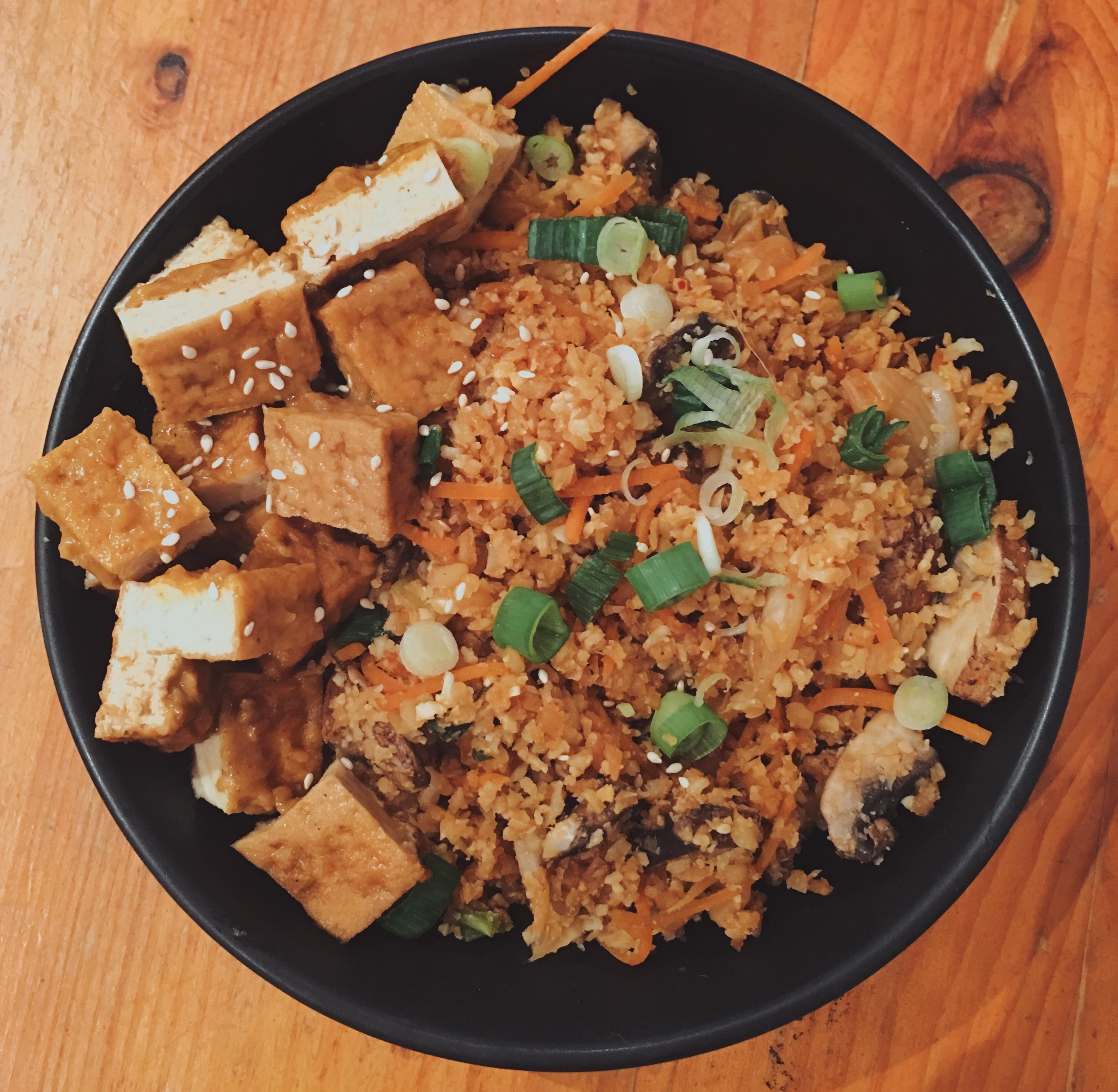 100g peanut satay tofu with 250g cauliflower fried rice (310 cal) r