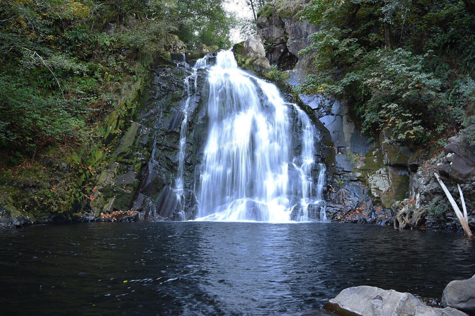 Young River Falls, truly beautiful and a great place to relax and read