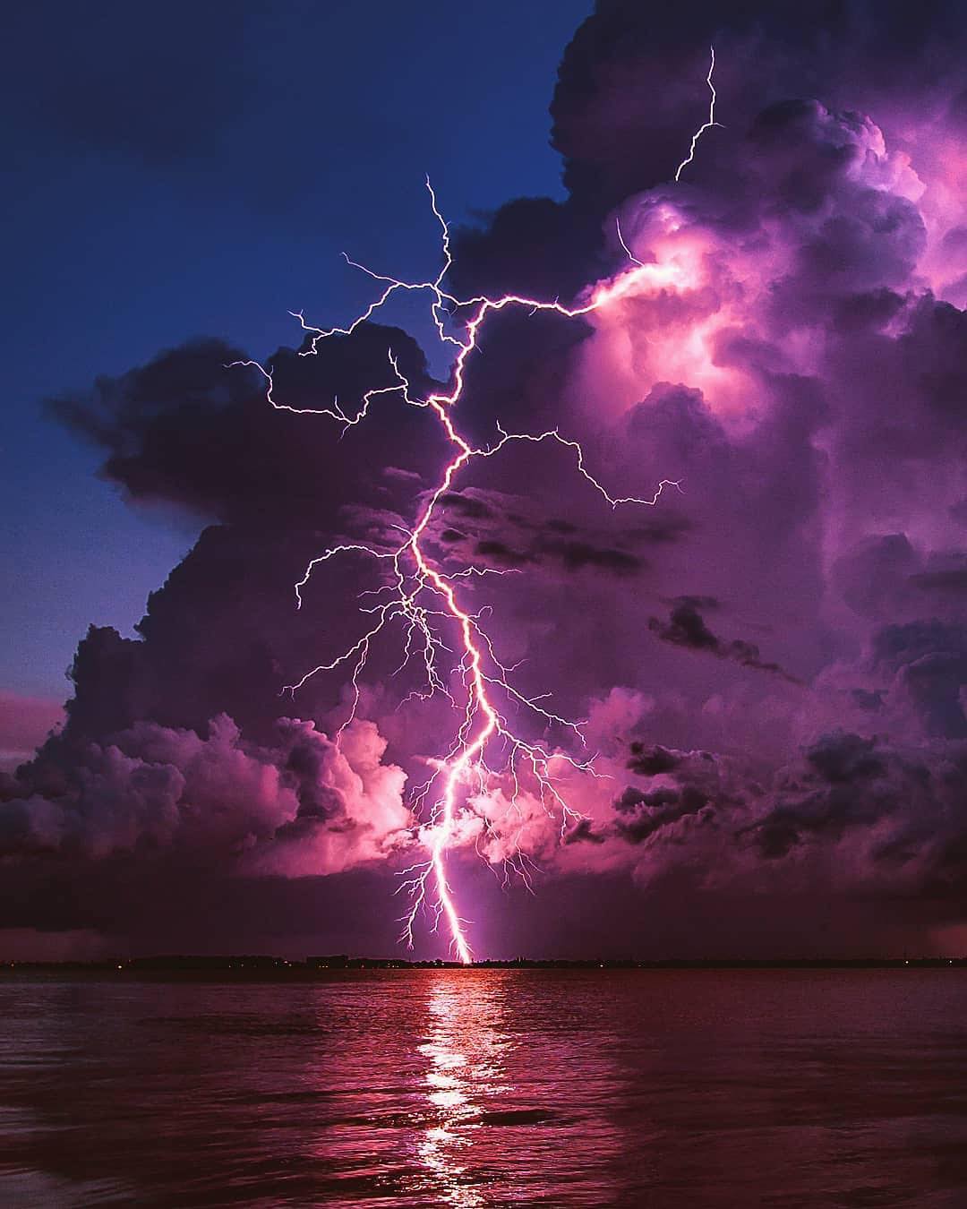 When lightening strikes r/pics