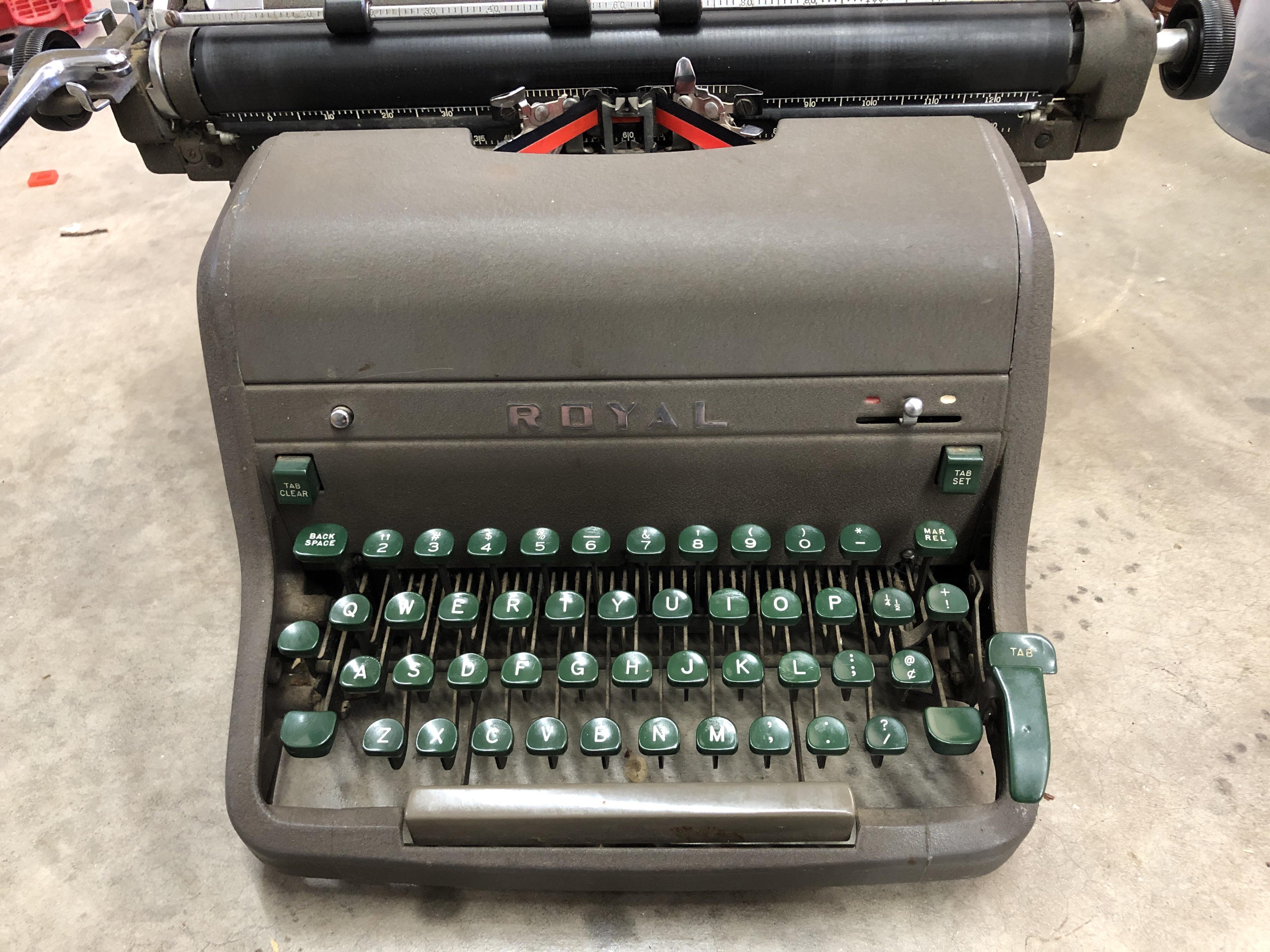Help identify this Royal typewriter? I don’t see a serial number or